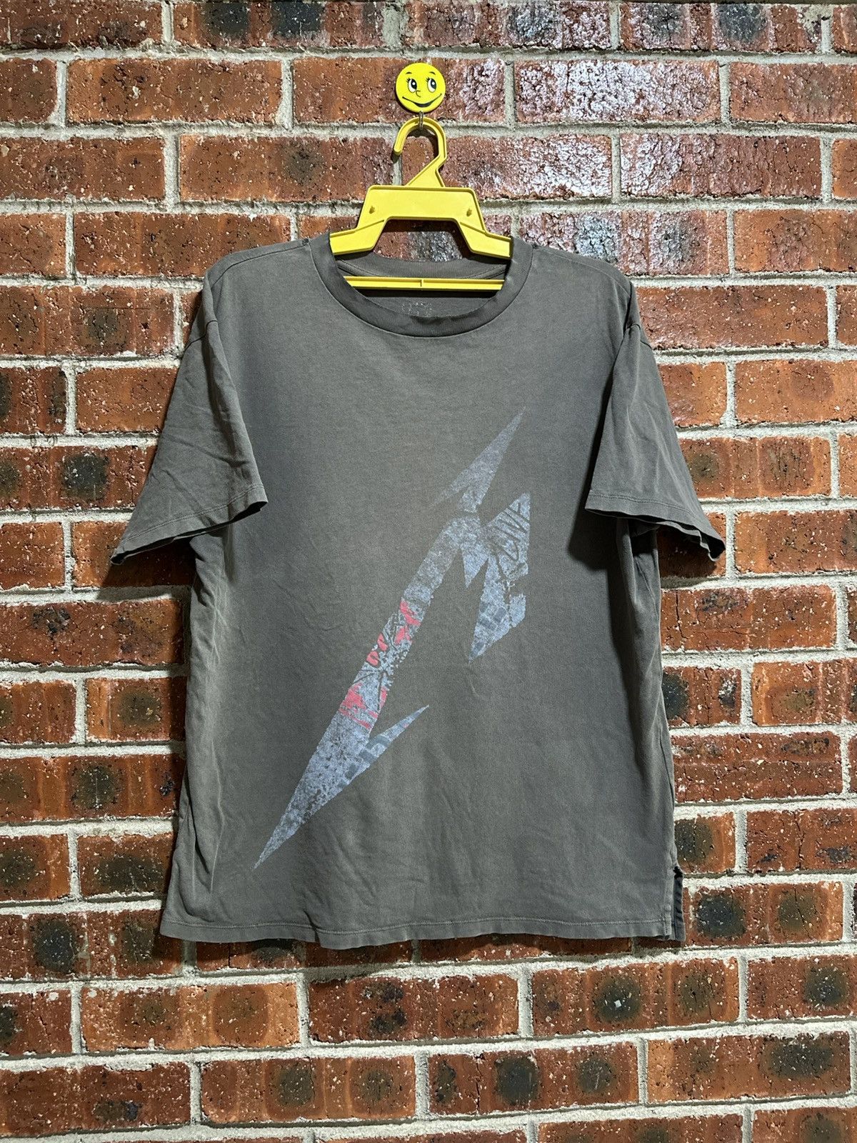 Band Tees Thrashed Uniqlo X Metallica Sun Faded Tee Size US L / EU 52-54 / 3 - 2 Thumbnail