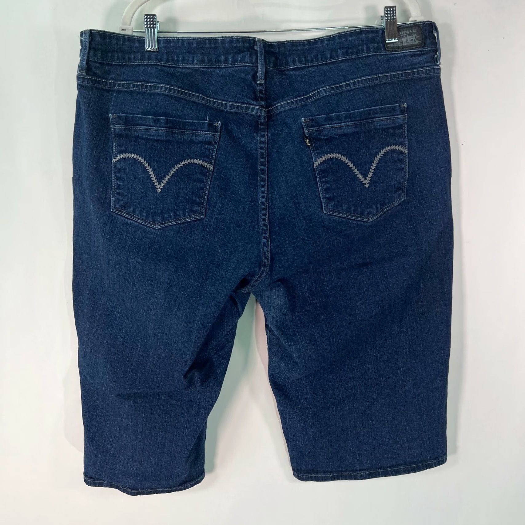 Levi's Levi's Womens Capri Jeans Flat Front Straight Leg 24 Blue Denim Slim Stretch Capri 24 Women's Jeans Update - Vintage? No Size 42" / US 20 - 2 Thumbnail
