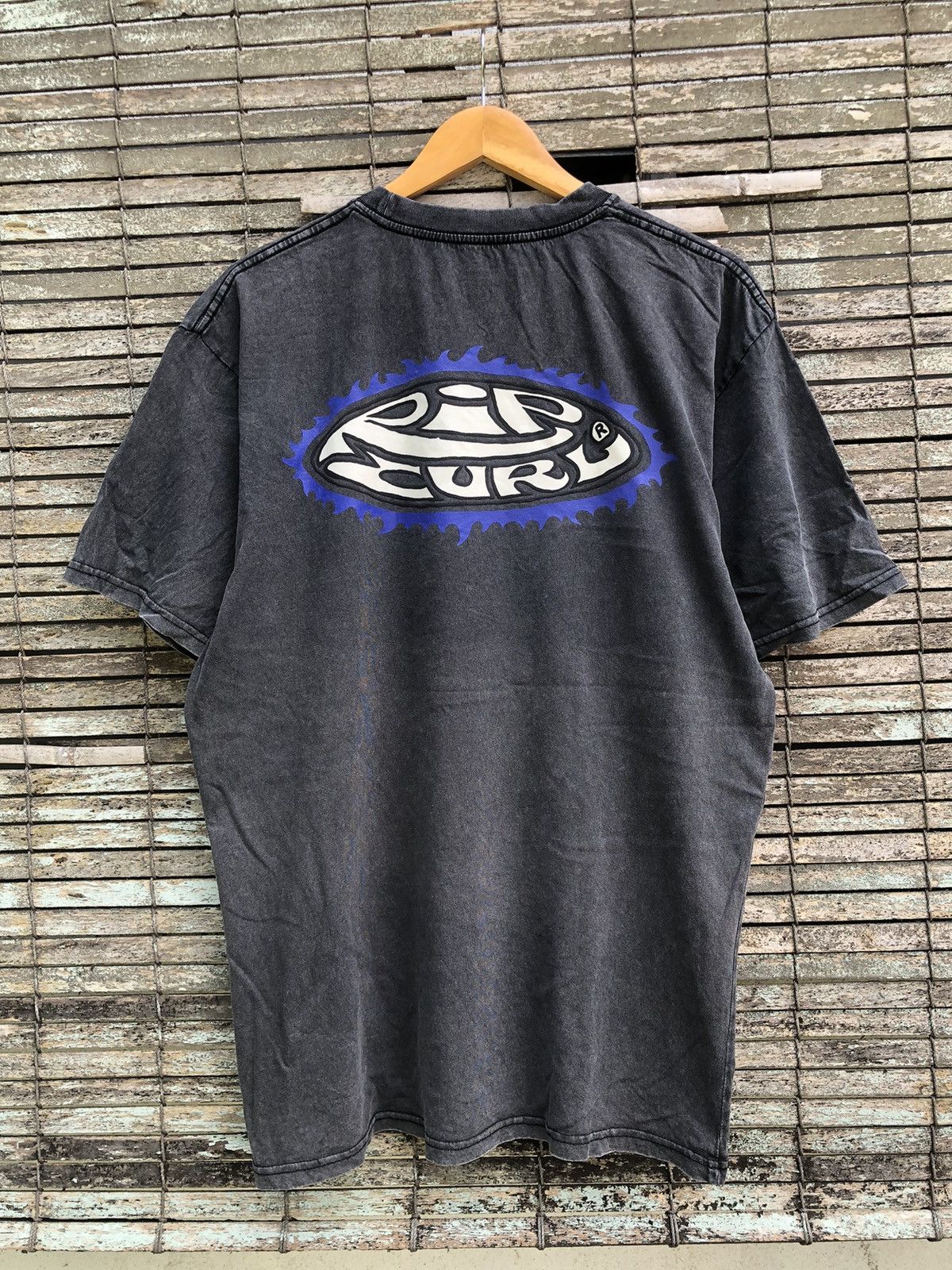 Vintage Crazy Vintage Y2K Sunfaded Rip Curl Centre Logo Backhit Tee Size US L / EU 52-54 / 3 - 1 Thumbnail