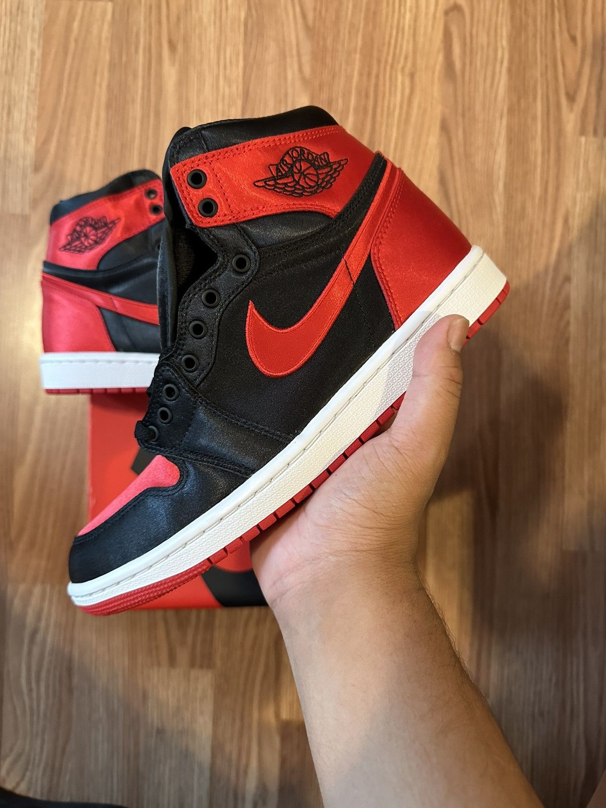 Jordan Brand Jordan 1 Retro High W “Satin Bred” Size US 9 / IT 39 - 4 Thumbnail