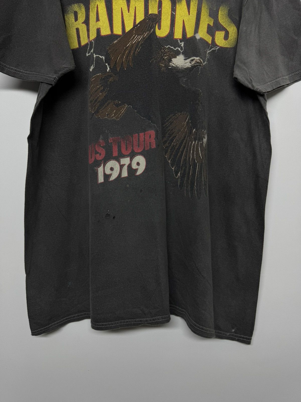 Vintage Vintage Y2k Ramones Rock Band Tee Size US S / EU 44-46 / 1 - 7 Thumbnail