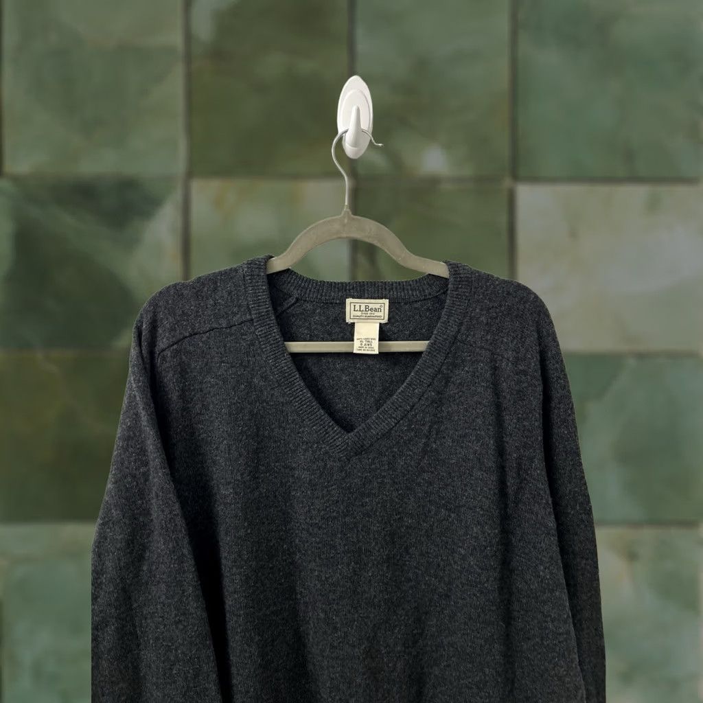 Vintage VINTAGE? No. LL Bean Sweater Mens XL Tall Charcoal Gray 100% Lambswool V-Neck Pullover L/S Size US XL / EU 56 / 4 - 1 Thumbnail