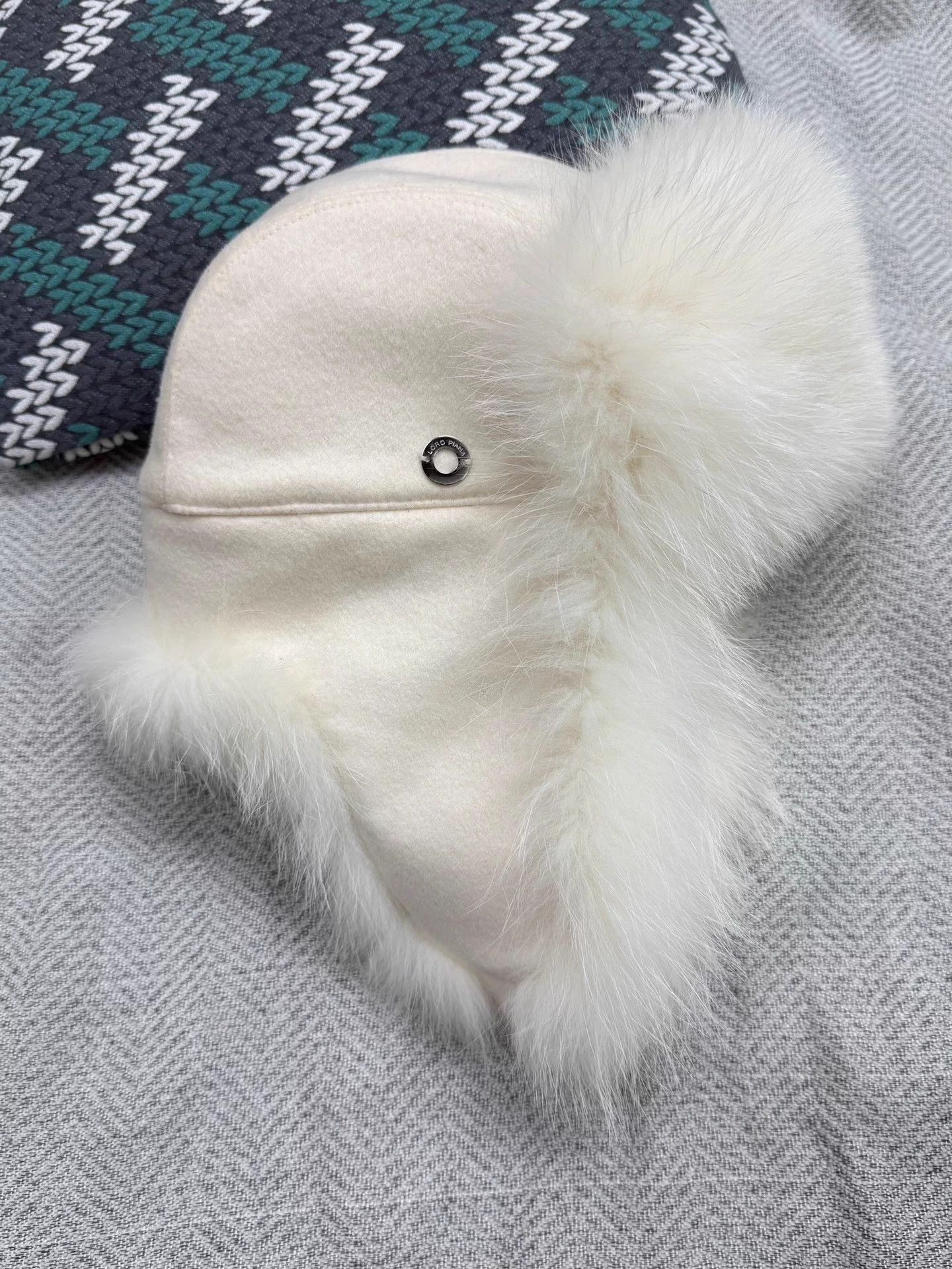 Loro Piana Loro Piana white cashmere fox fur trapper hat M Size ONE SIZE - 1 Thumbnail