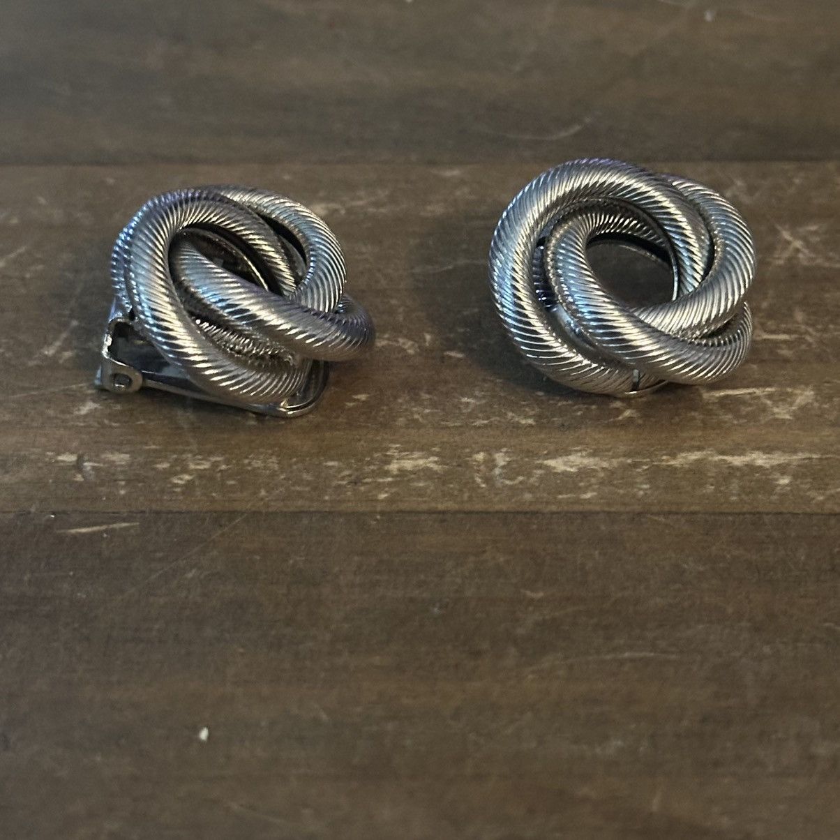 Vintage Vintage silver tone coiled love knot clip on earrings Size ONE SIZE - 5 Thumbnail