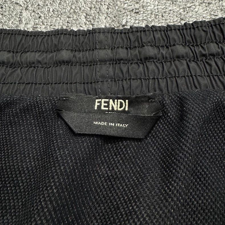 Fendi Fendi dark nylon full print shorts Size US 44 / EU 60 - 4 Thumbnail