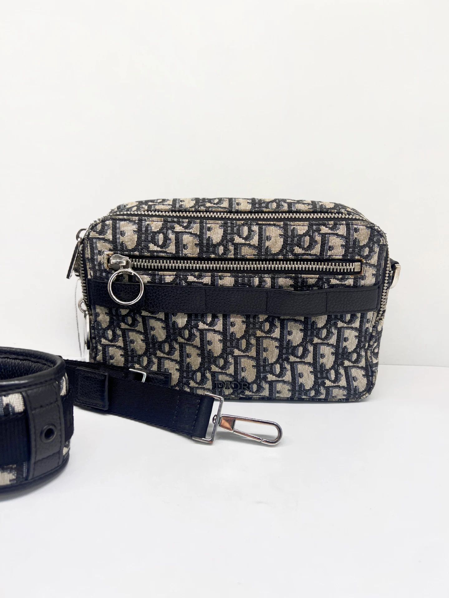Dior Pre-loved Bag Very good condition Size ONE SIZE - 1 Thumbnail