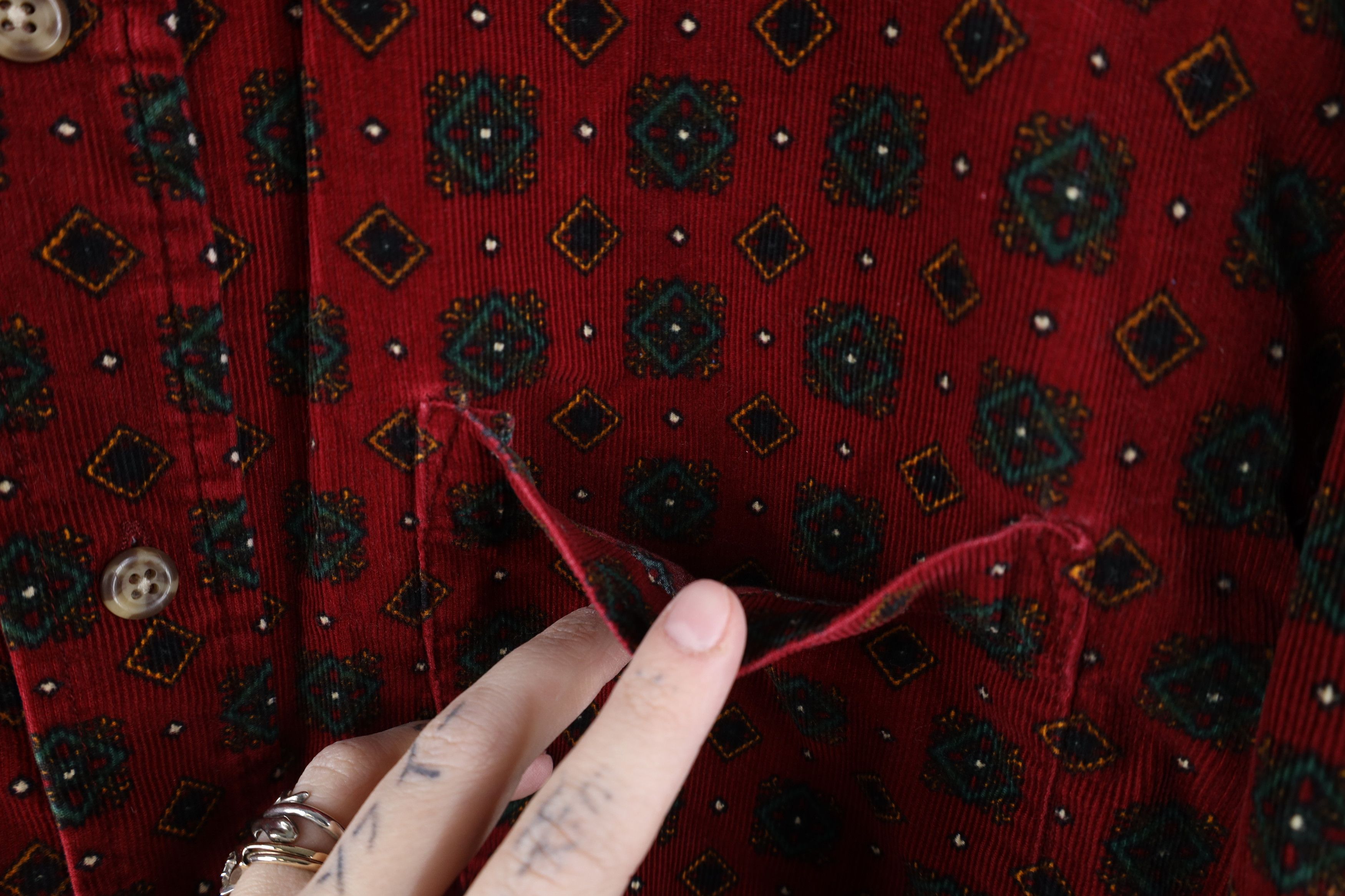 Vintage Vintage 90s Streetwear Corduroy Collared Button Shirt Size US M / EU 48-50 / 2 - 7 Thumbnail