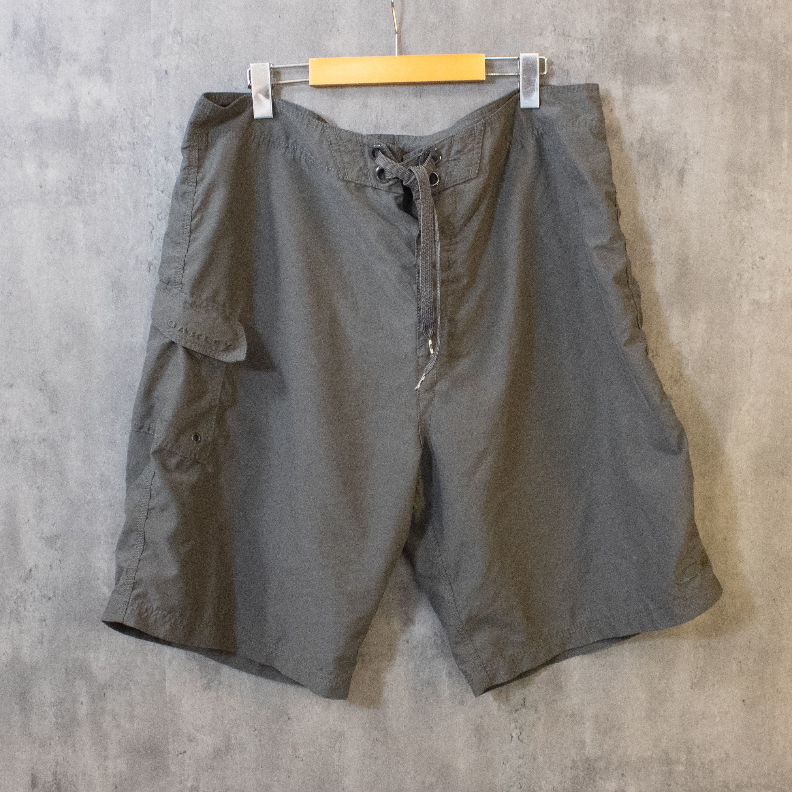 Vintage VTG Y2K 2000's Oakley Crazy Baggy Cargo Grey Water Shorts Size US 40 / EU 56 - 3 Thumbnail