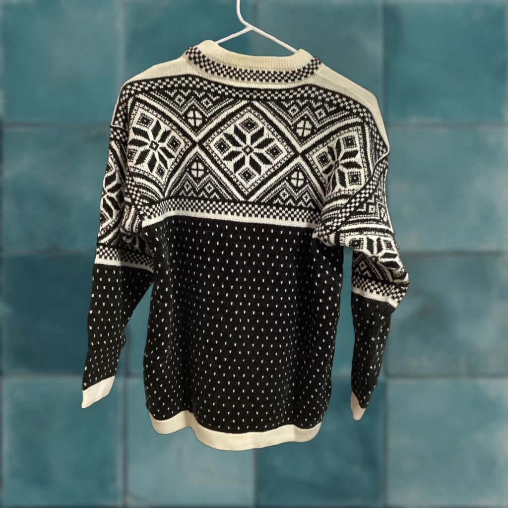 Vintage VINTAGE Silvy Winter Clothing Sweater Unisex Adults M Italy 46 Black Crew Neck Long Sleeve Nordic Wool Blend Pullover Size US M / EU 48-50 / 2 - 1 Thumbnail