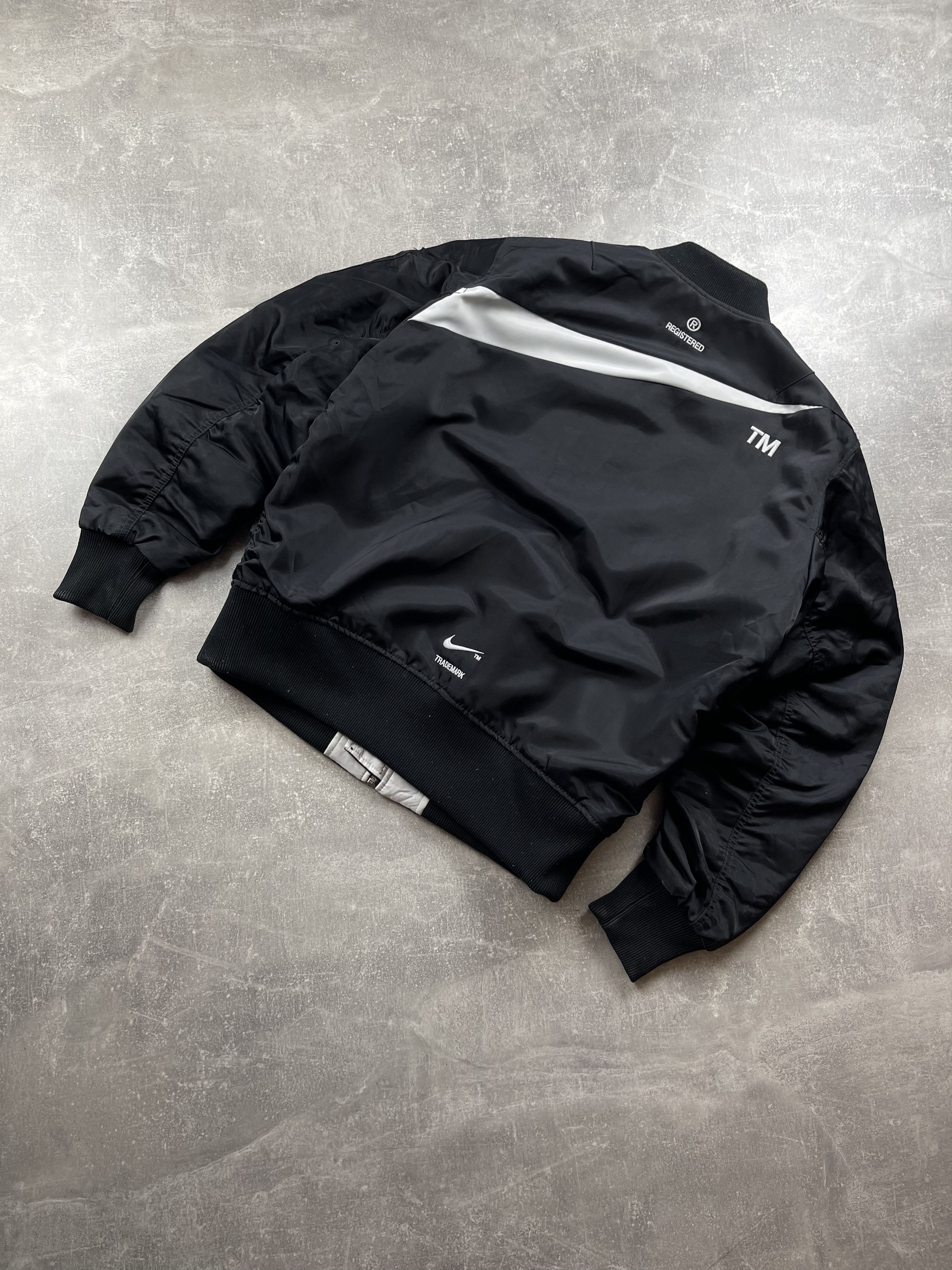 Nike Nike swoosh black nylon logo bomber jacket Size US M / EU 48-50 / 2 - 3 Thumbnail
