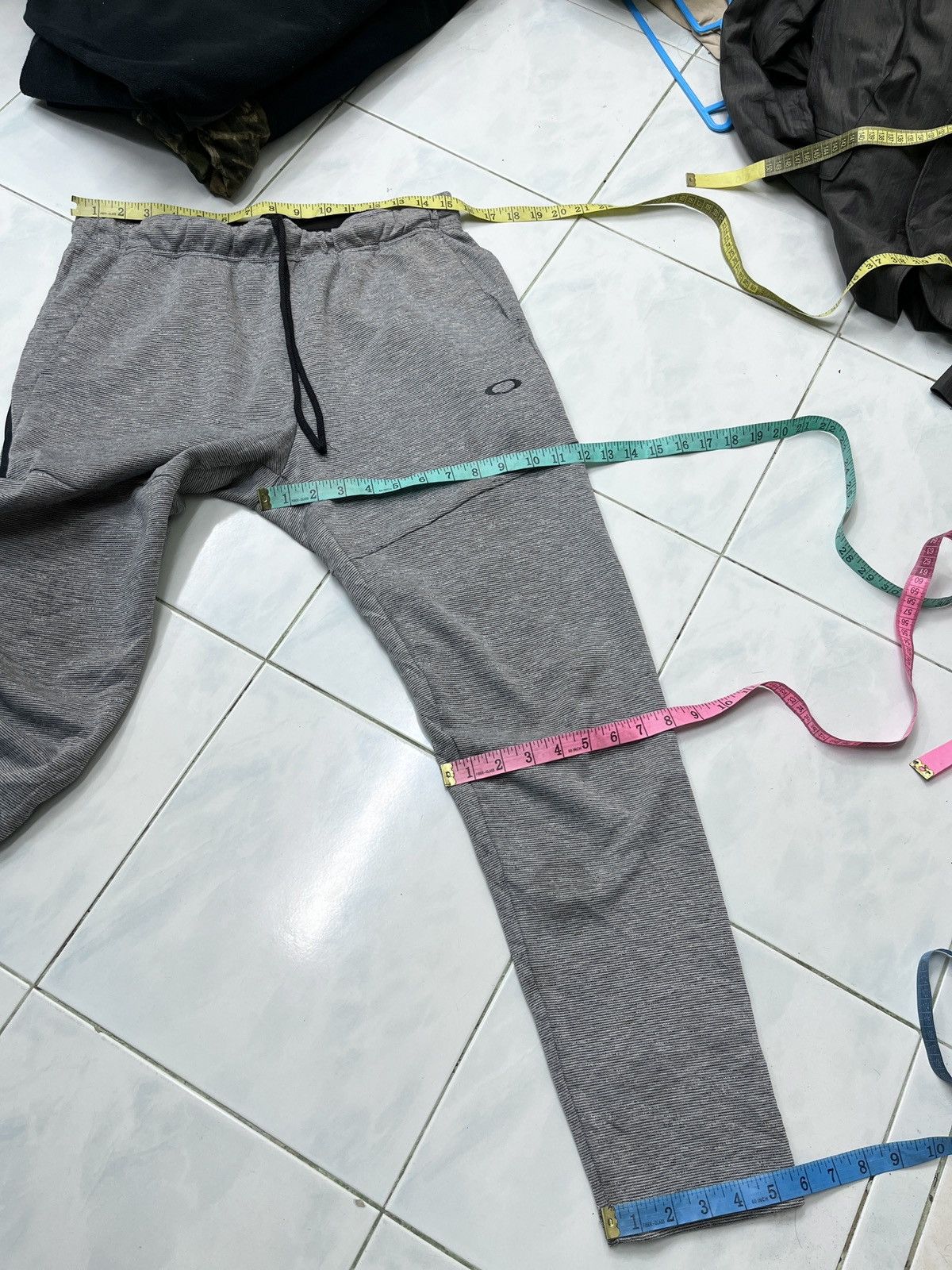 Oakley 🔥🔥🔥STEALS OAKLEY JOGGER PANTS Size US 33 - 20 Thumbnail