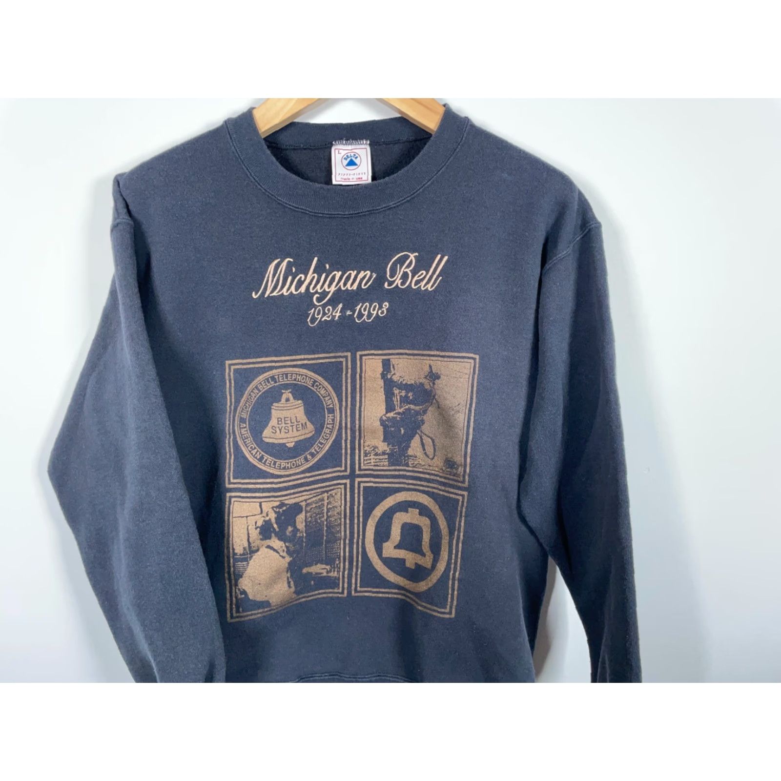 Delta VINTAGE Delta Michigan Bell Sweatshirt Crewneck Adult Large Black 90s Graphic Print 50/50 USA Mens Size US L / EU 52-54 / 3 - 4 Thumbnail