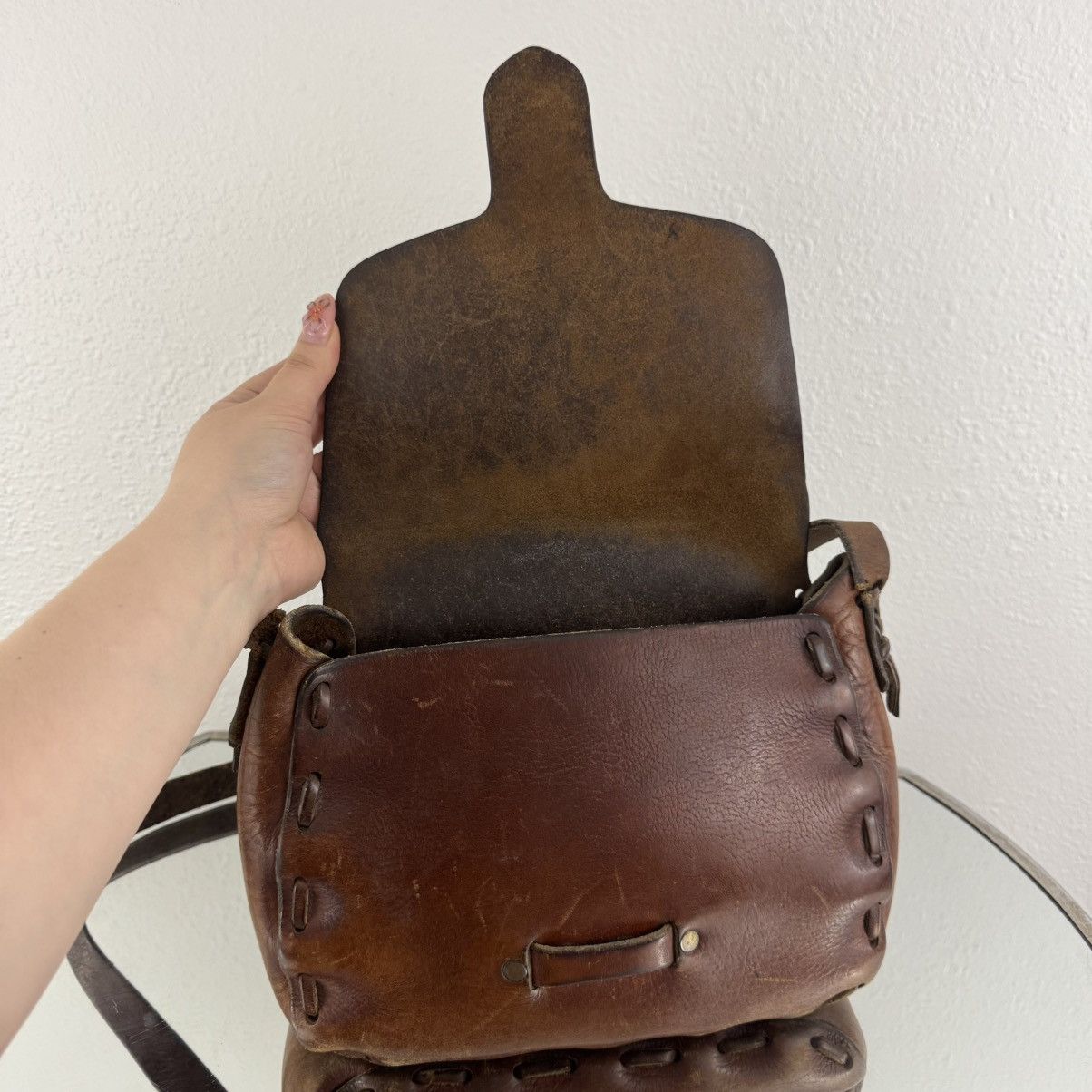 Other Vintage 90s Brown Tooled Leather Flower Butterfly Saddle Bag Size ONE SIZE - 12 Thumbnail