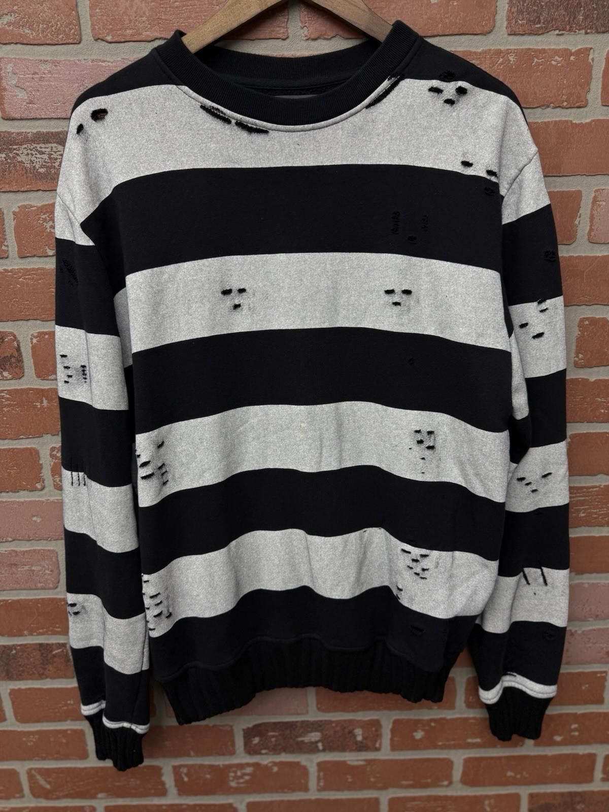 Amiri Size M - Amiri Distressed Ripped Crewneck Sweater GRAY Size US M / EU 48-50 / 2 - 1 Thumbnail