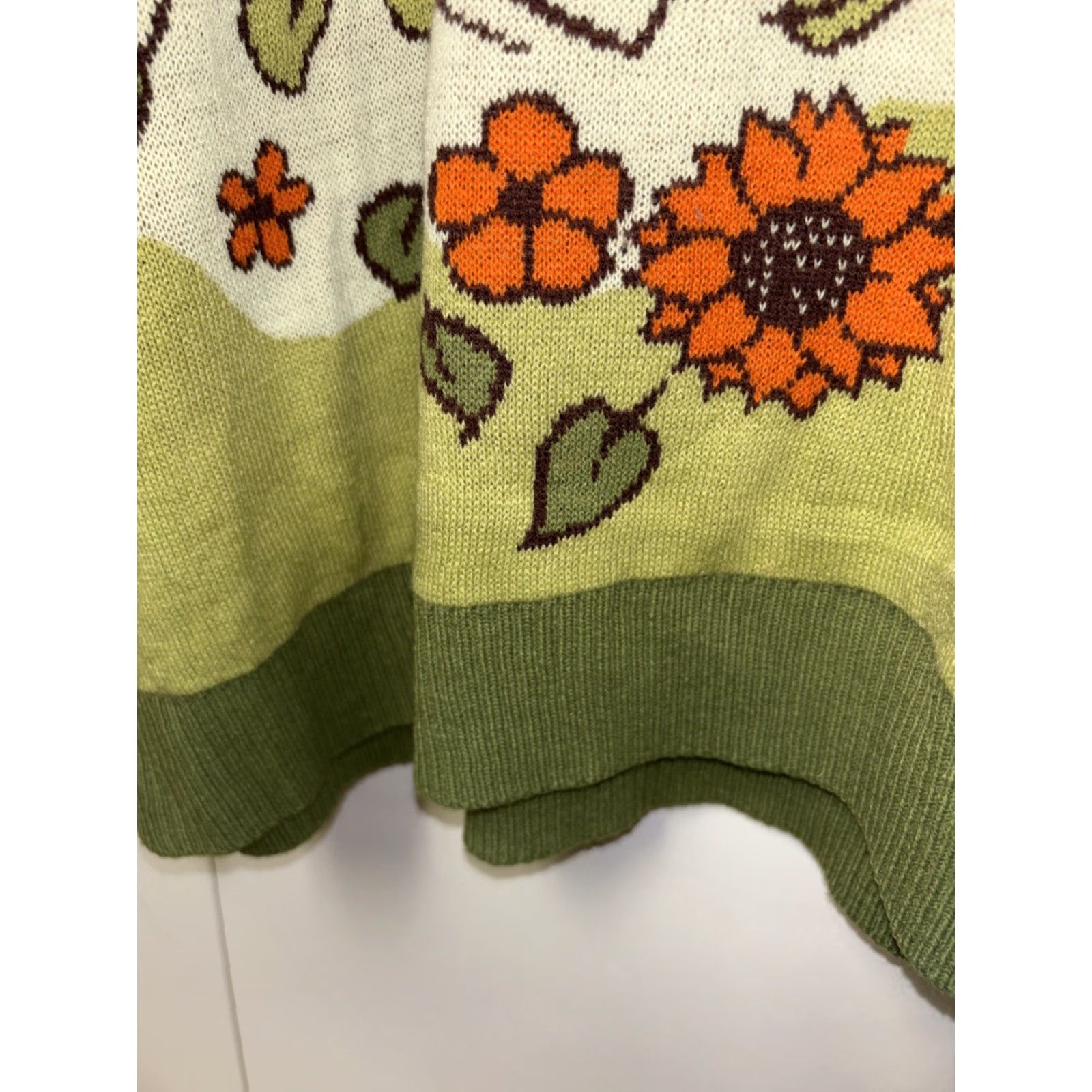 Sunflower Earthbound Gnome Flowers Sunflowers Long Sleeve Knit Sweater Green M Pullover Size M / US 6-8 / IT 42-44 - 5 Thumbnail