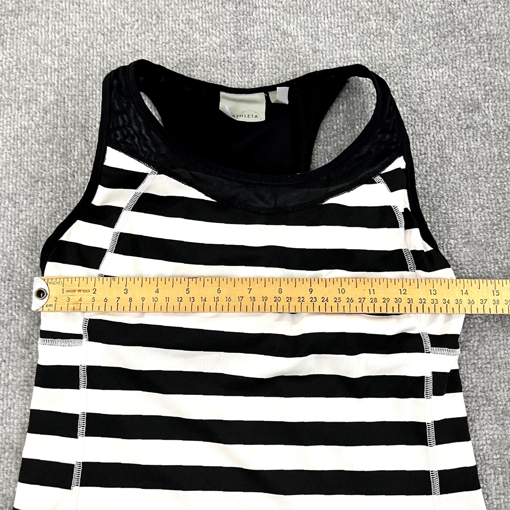 Athleta ATHLETA Shirt Womens Small Chase Tank Top Padded Bra Black White Stripe Tank Sleeveless Multicolor Stripe Casual Gym & Training Running Yoga Womens/S Size S / US 4 / IT 40 - 6 Thumbnail