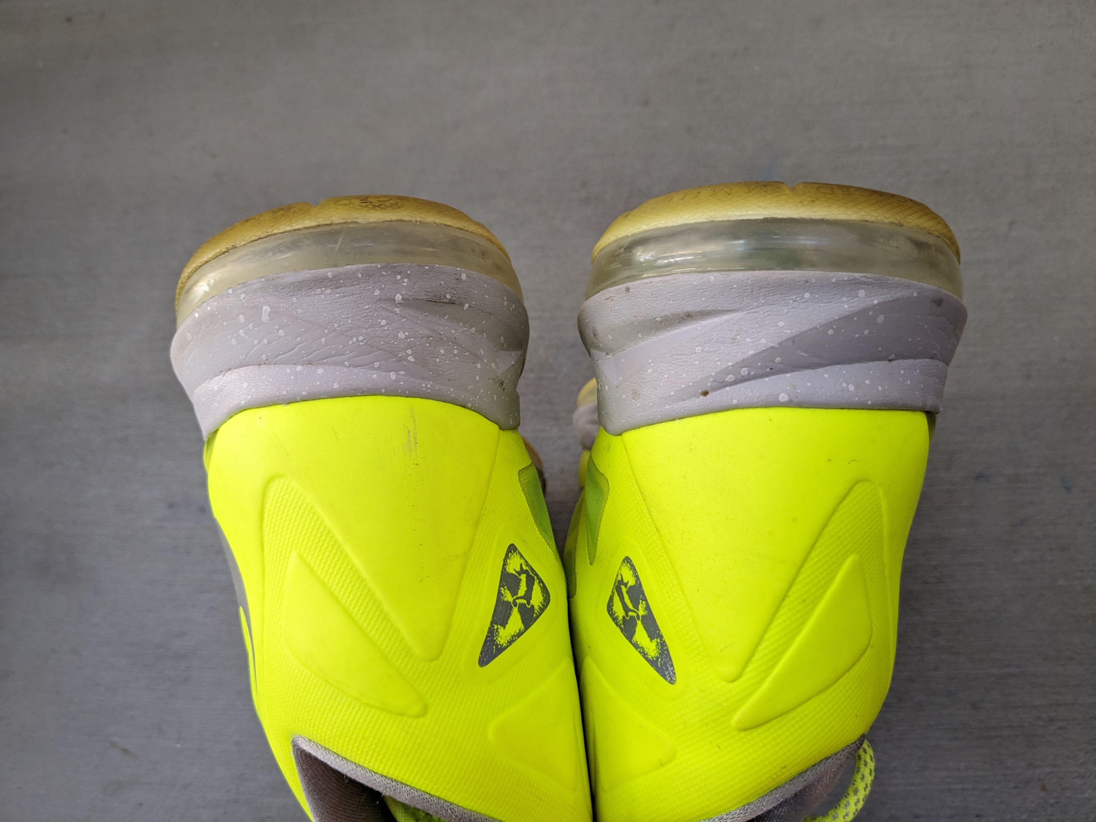 Nike Nike LeBron 10 Volt 11 541100-700 Basketball Yellow Green Size US 11 / EU 44 - 13 Thumbnail