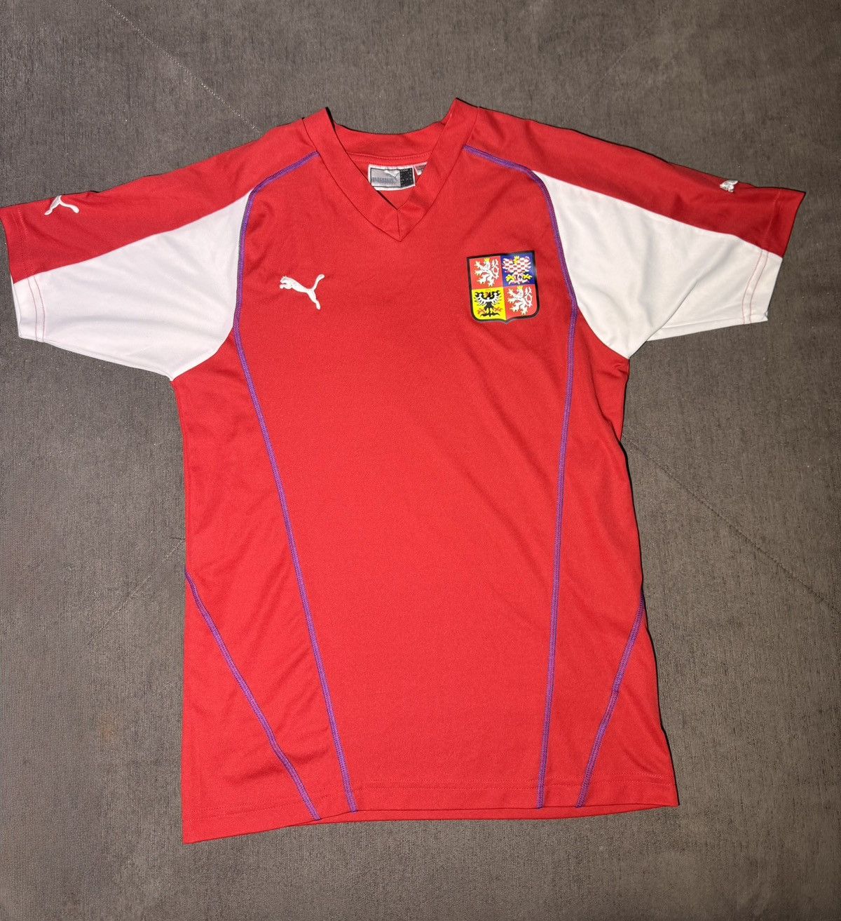 Puma Czech National 04/05 home jersey Size US L / EU 52-54 / 3 - 1 Thumbnail
