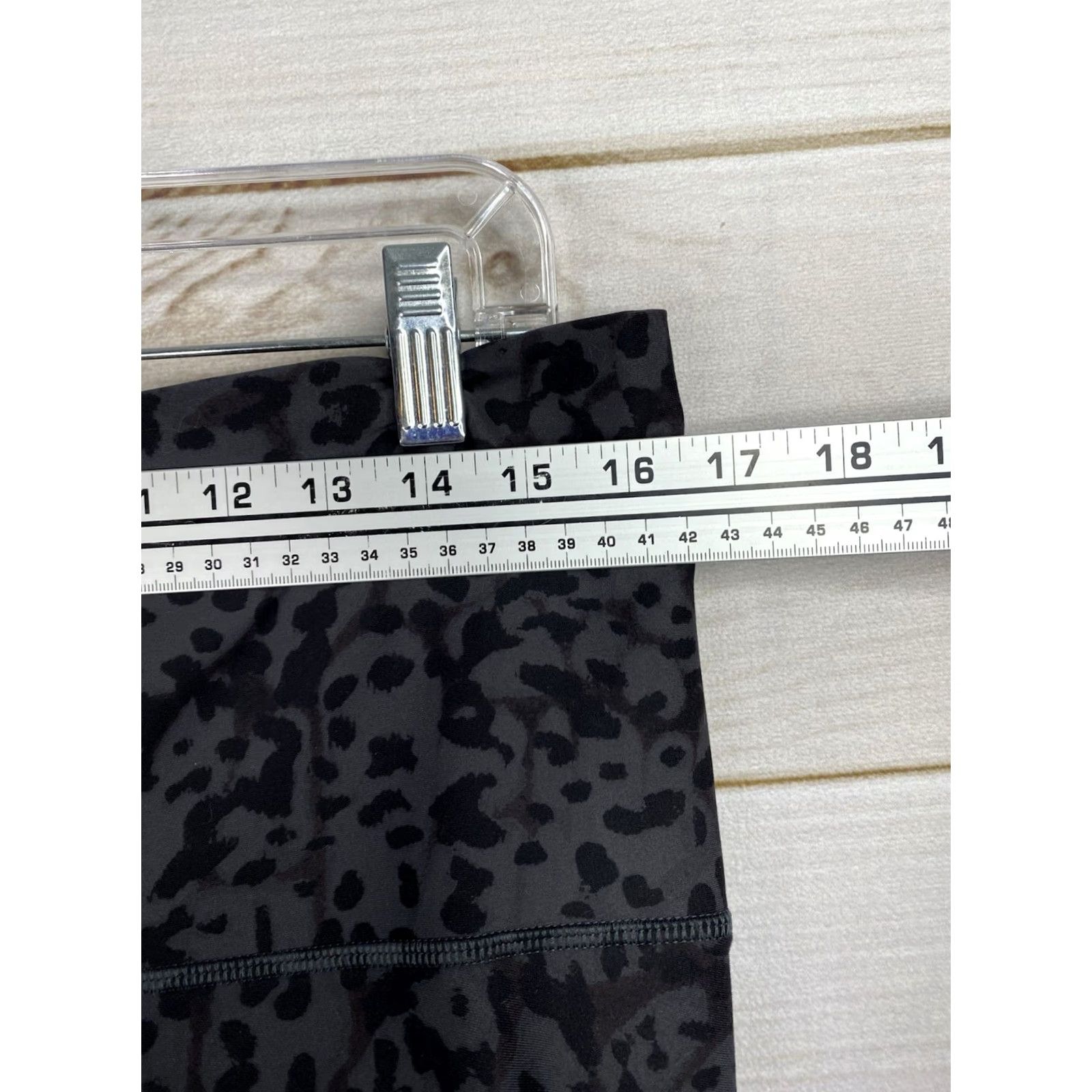 Old Navy Old Navy Active Powersoft Leggings Gray Black Cheetah Animal Print High Rise Gym Size 40" / US 18 - 3 Thumbnail