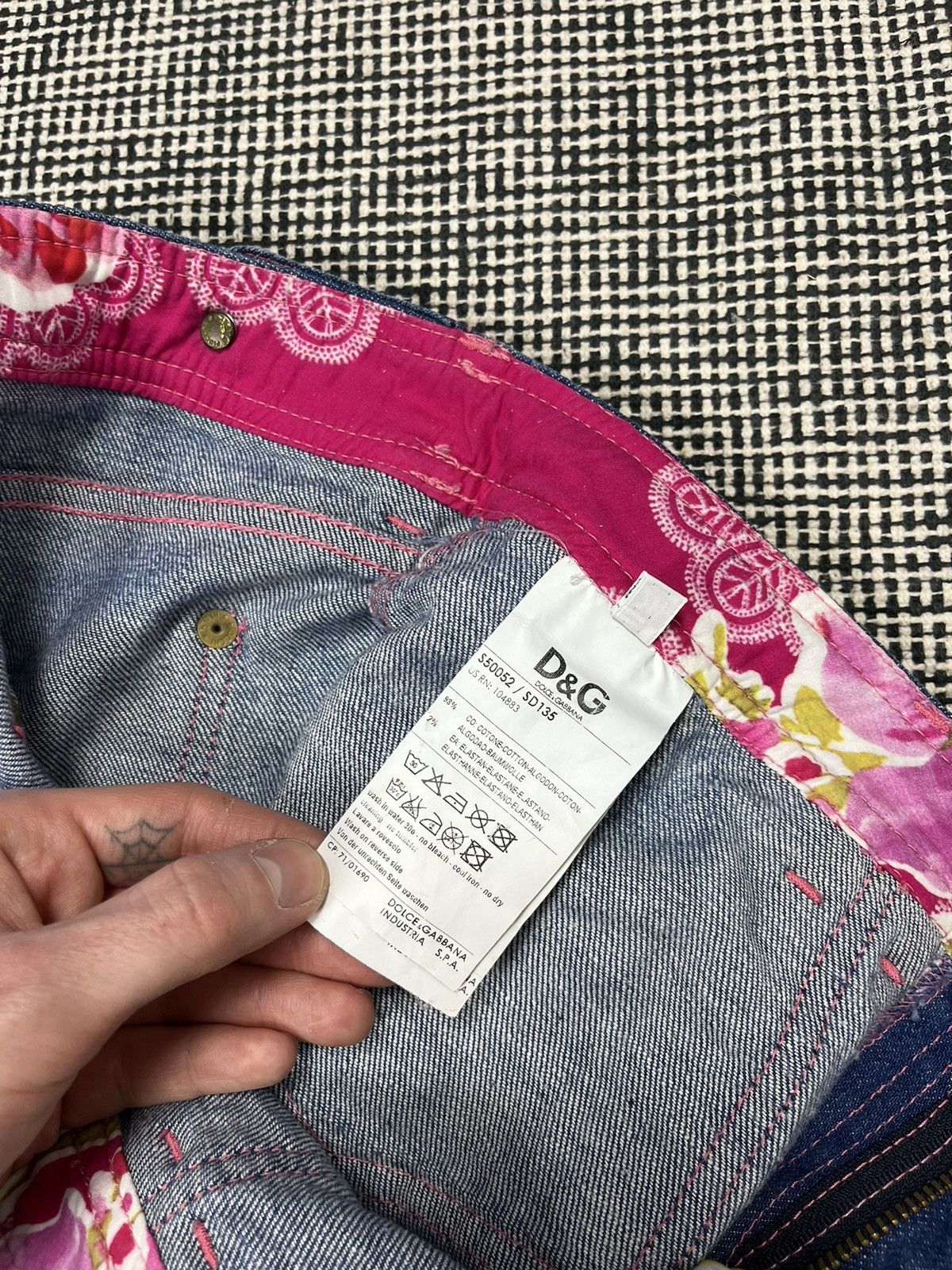 Dolce & Gabbana × Vintage D&G Dolce & Gabbana slim low rise bootcut jeans pink stitch Size 30" / US 8 / IT 44 - 7 Thumbnail