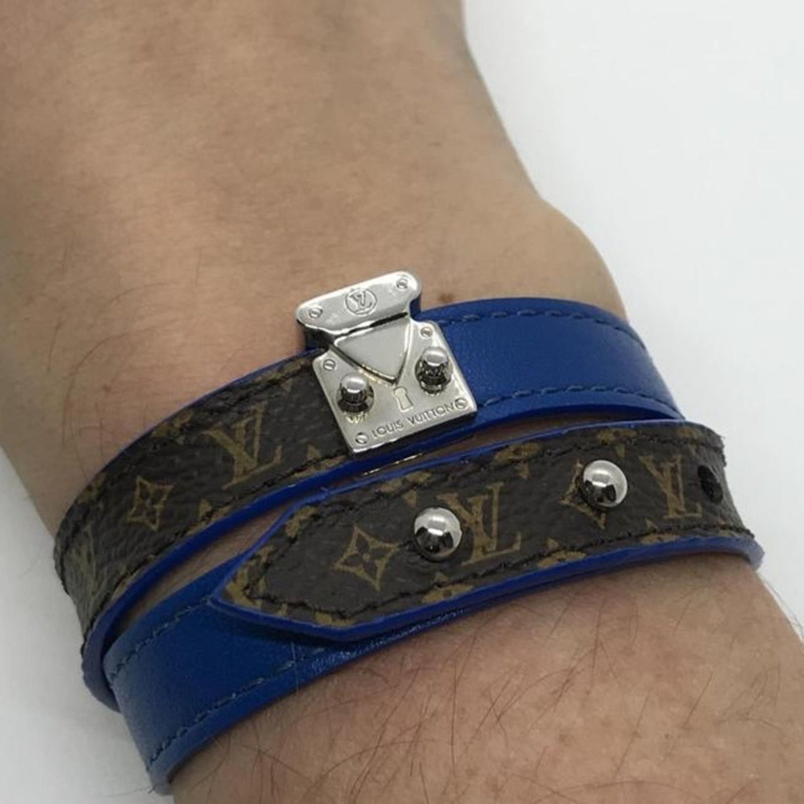 Louis Vuitton Louis Vuitton Lock It wrap bracelet blue silver monogram Size ONE SIZE - 2 Thumbnail