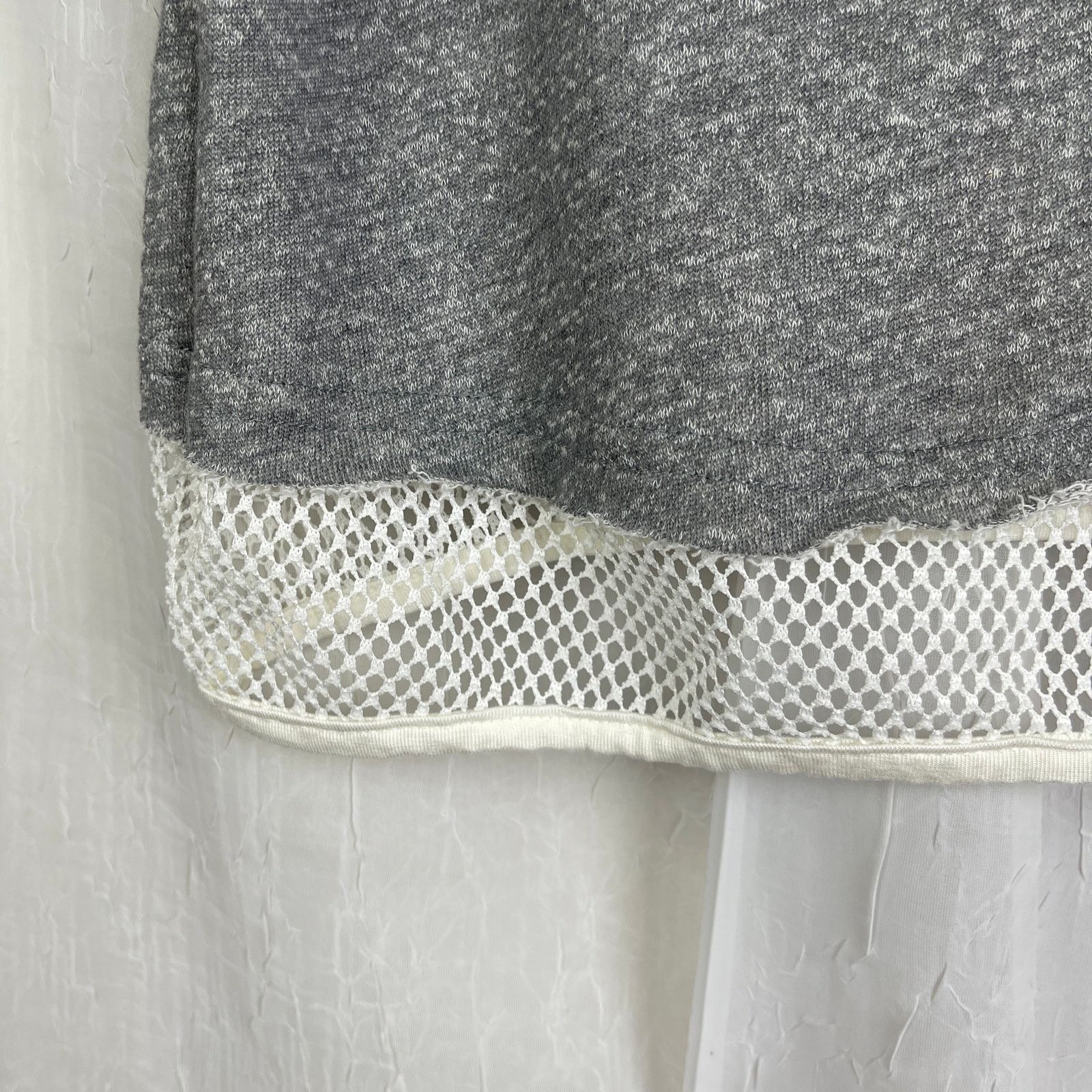 Forever 21 Forever 21 Grey Crop Sweatshirt White Mesh Athletic Top NWT Size L / US 10 / IT 46 - 16 Thumbnail