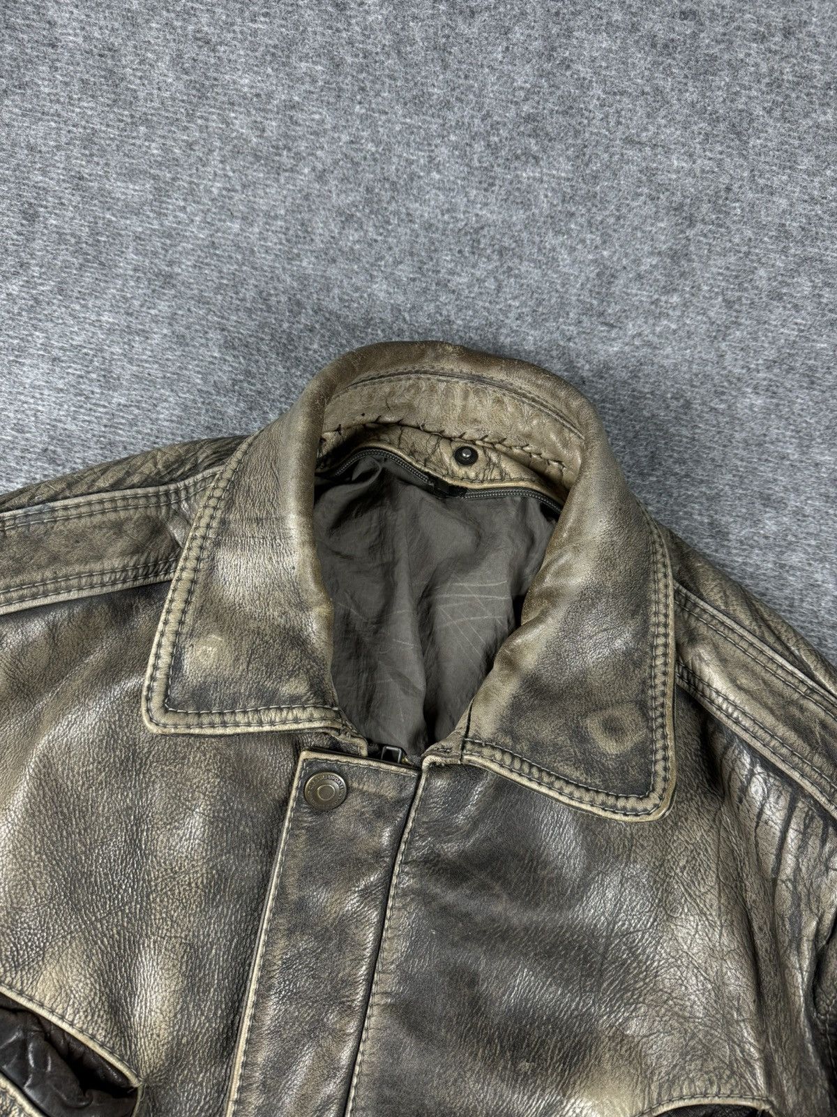 Vintage Vintage distressed leather bomber jacket Size US L / EU 52-54 / 3 - 8 Thumbnail