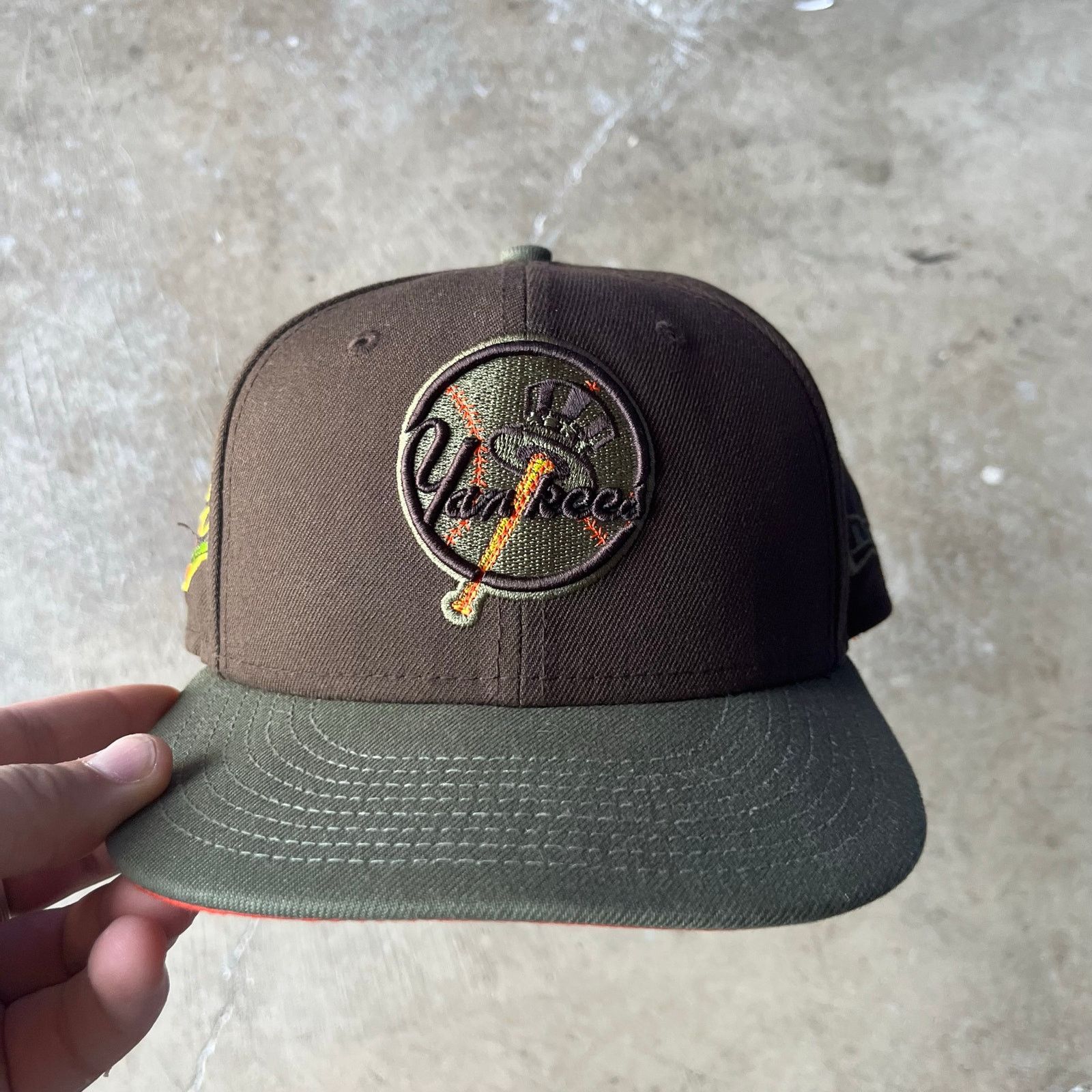 Vintage NEW ERA NEW YORK YANKEES LOGO BROWN 7 1/8 Size ONE SIZE - 1 Thumbnail