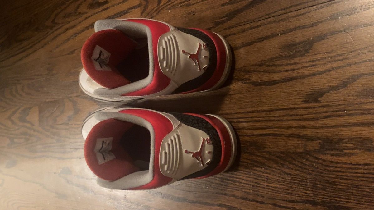 Fire red Jordan 3