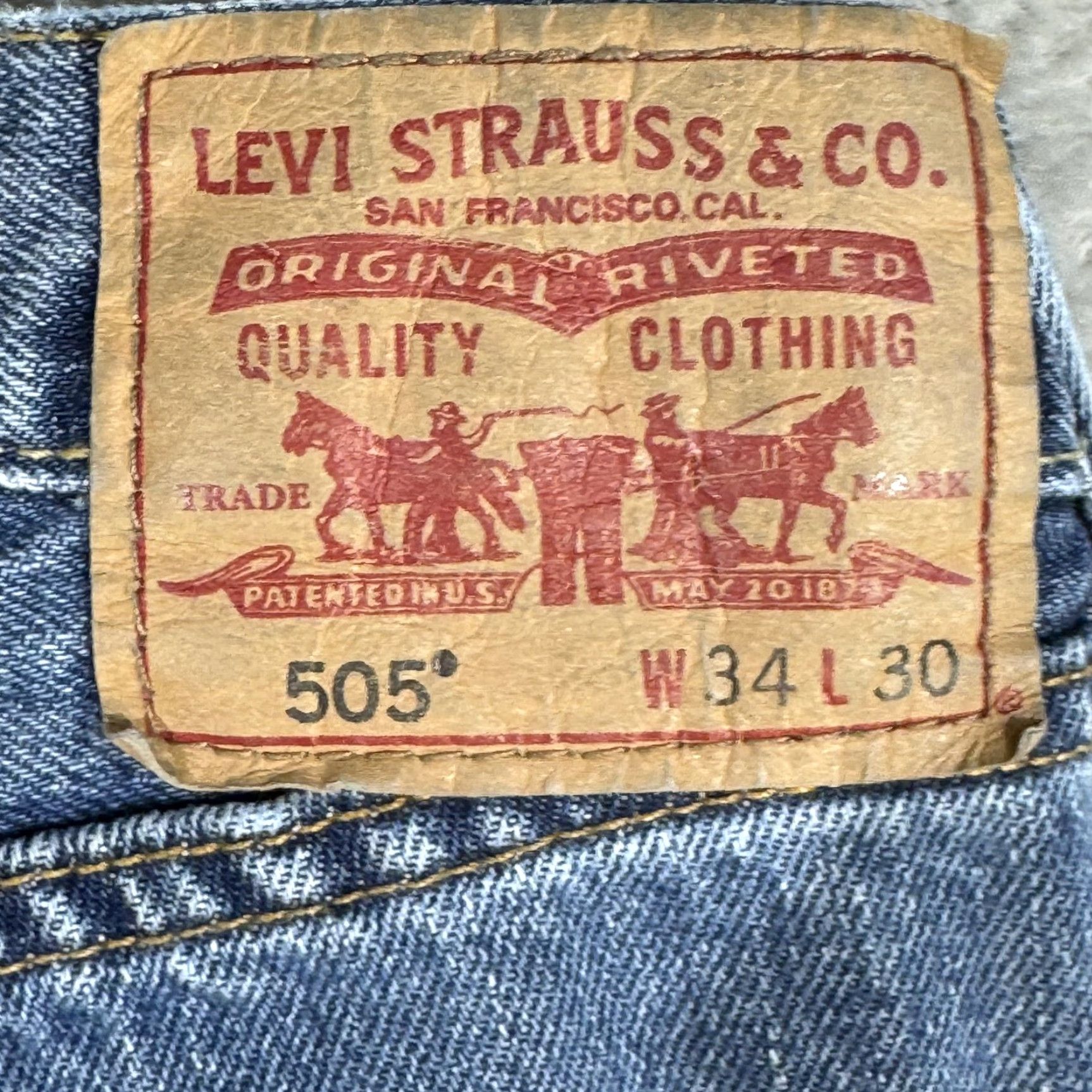 Levi's VINTAGE Levis 505 Jeans Mens 34x30 Blue Denim Straight Fit Medium Wash Classic Pants Size US 34 / EU 50 - 3 Thumbnail
