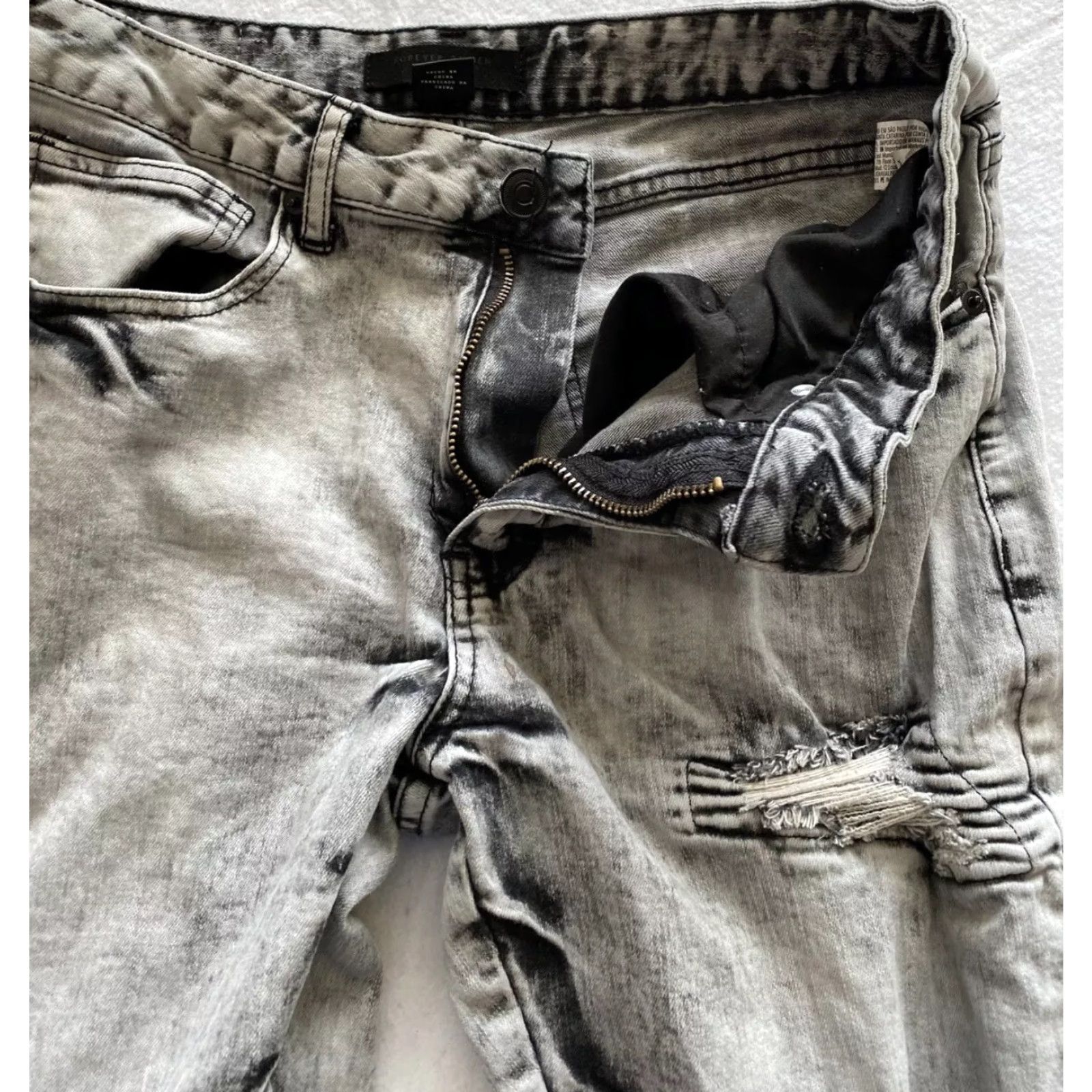Forever 21 FOREVER 21 Jeans Men 32X32 Slim Distressed Gray Denim Zip Pockets Inseam 32 Modern Modern Mens Size US 32 / EU 48 - 3 Thumbnail