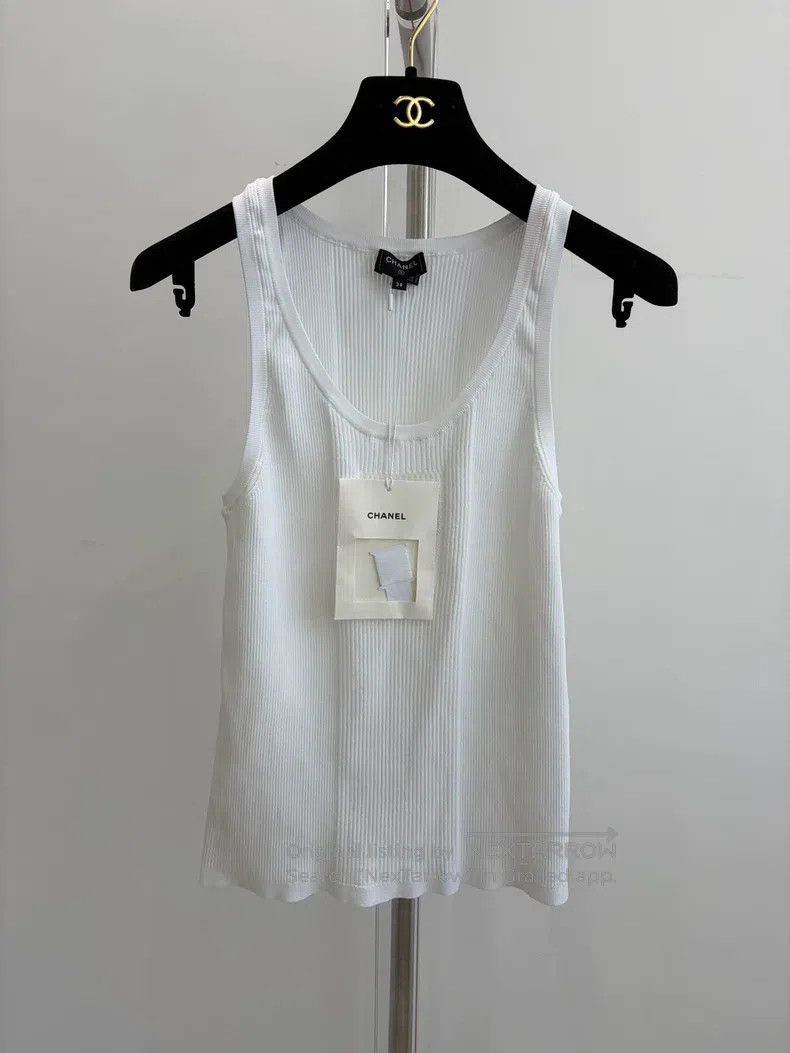 Chanel Chanel White love knitted suspender vest Size XS / US 0-2 / IT 36-38 - 2 Thumbnail