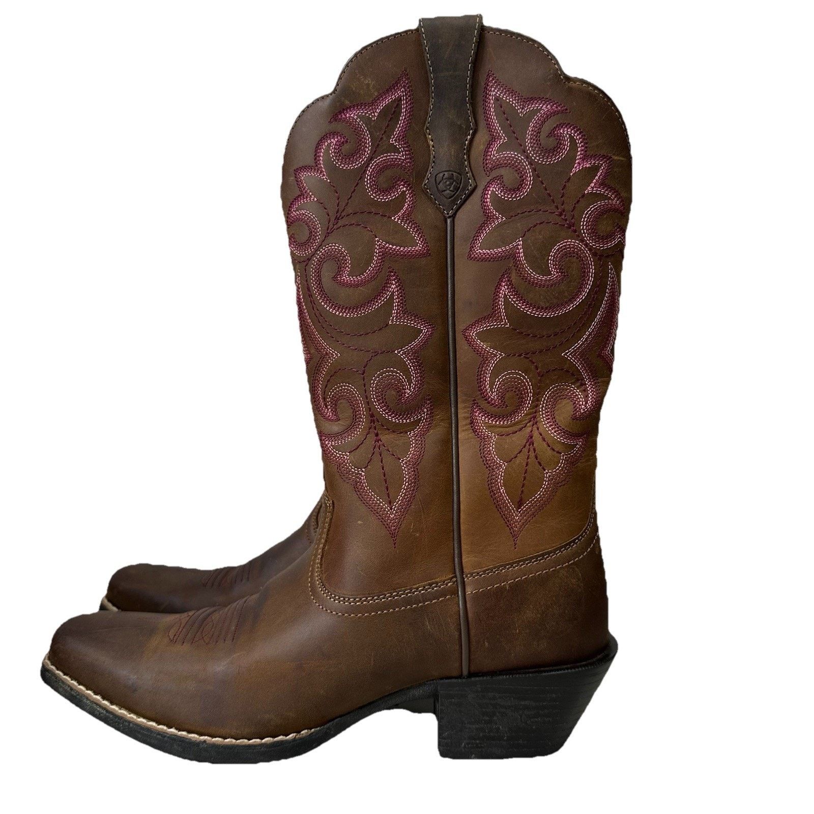 Ariat Ariat Women’s 6.5B Roundup Wide Square Toe Pink Stitching Size US 6.5 / IT 36.5 - 1 Thumbnail