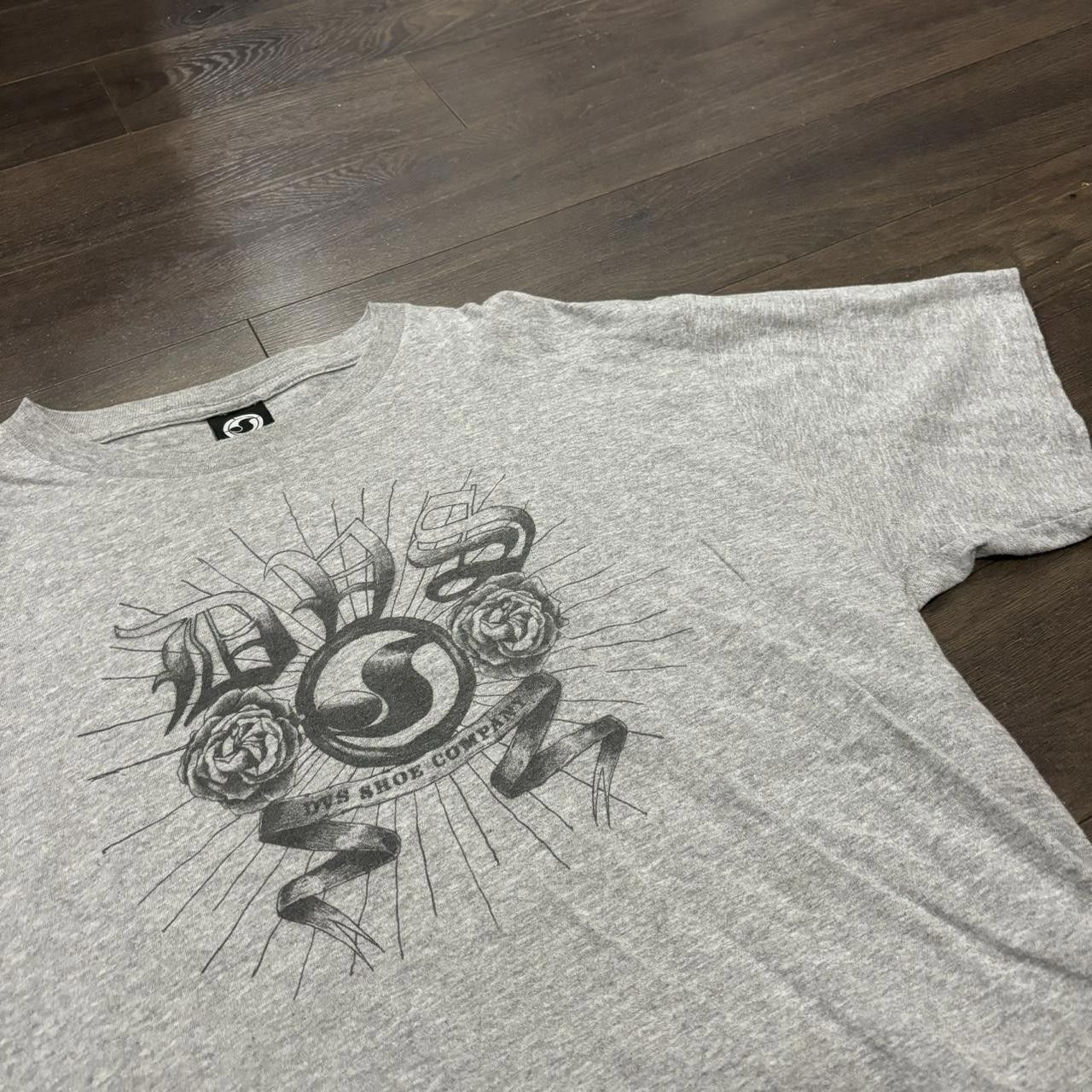 Designer vintage dvs shoe company t shirt 00s L Size US L / EU 52-54 / 3 - 1 Thumbnail