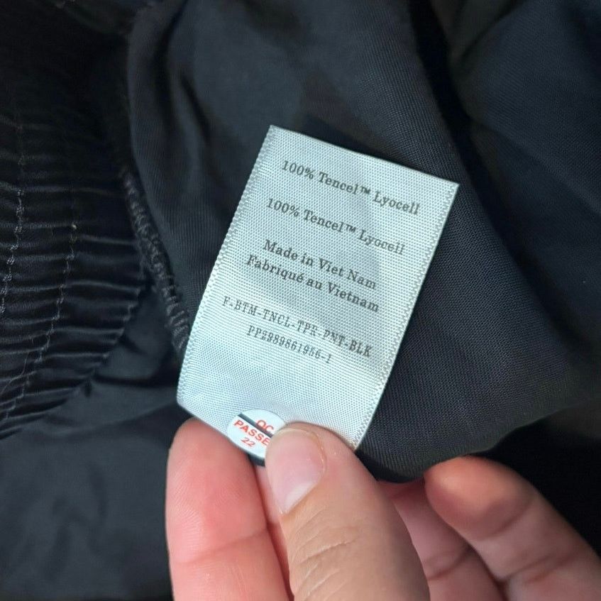 Everlane NWOT Everlane The Tapered Pant Butterlite Black Size Small Size 28" / US 6 / IT 42 - 7 Thumbnail
