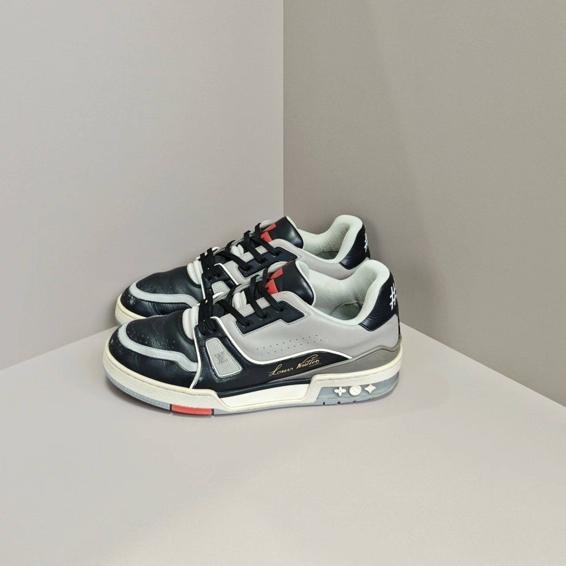 Louis Vuitton Louis Vuitton Training Gray Lowtop Sneakers 6 Men Size US 6 / EU 39 - 1 Thumbnail