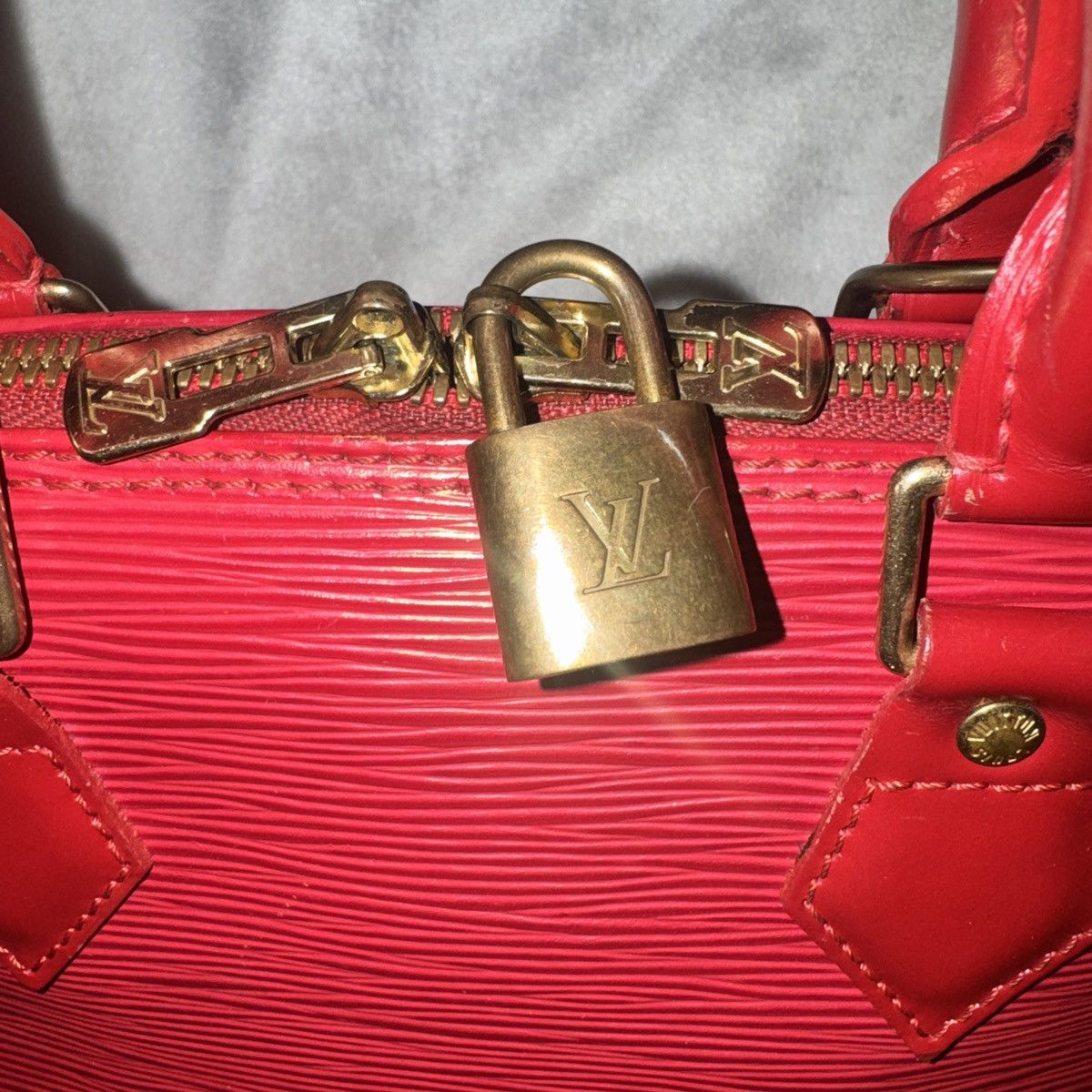 Louis Vuitton Louis Vuitton Alma Epi leather handbag Size ONE SIZE - 7 Thumbnail