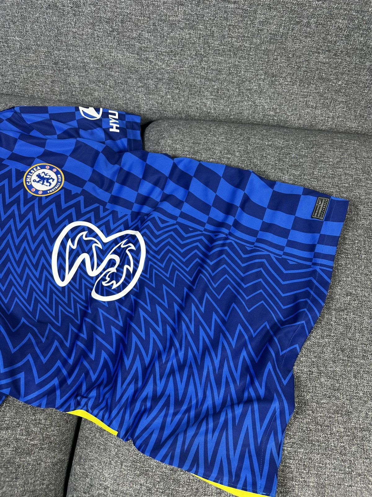 Nike Nike Mason Mount 2021-22 Signed Chelsea Football Club Jersey Size US L / EU 52-54 / 3 - 3 Thumbnail