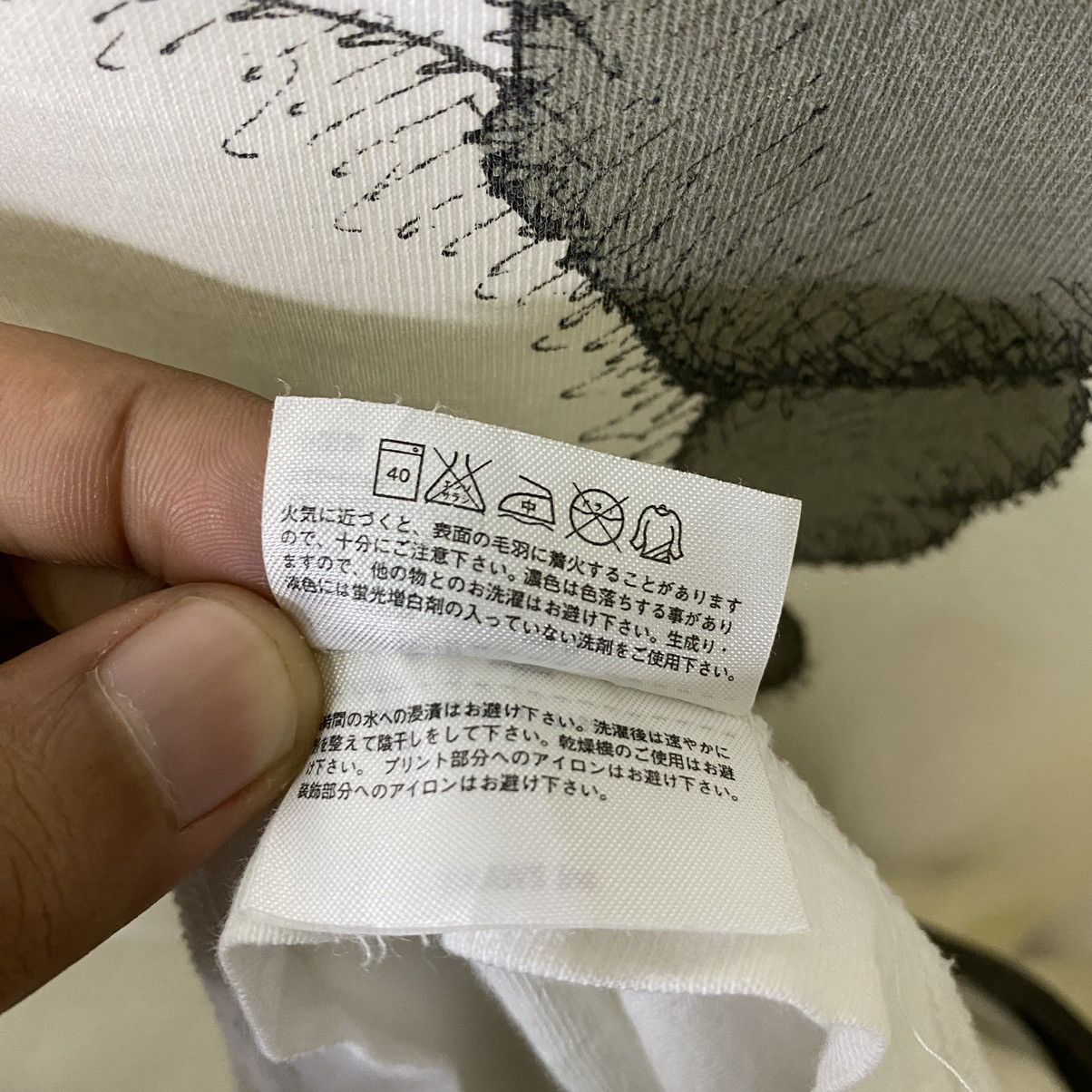 Kaws × Uniqlo Kaws for Uniqlo Collaboration T Shirt Size US L / EU 52-54 / 3 - 5 Thumbnail