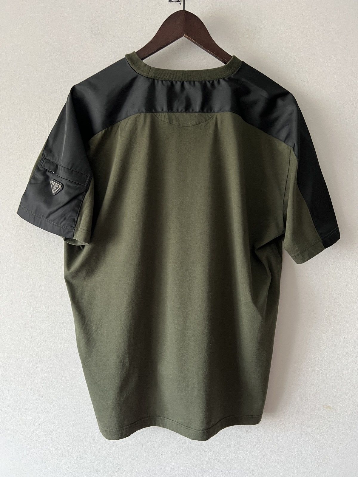Prada 🔥🔥 Prada Green Metal Badge T-Shirt Size US XL / EU 56 / 4 - 2 Thumbnail