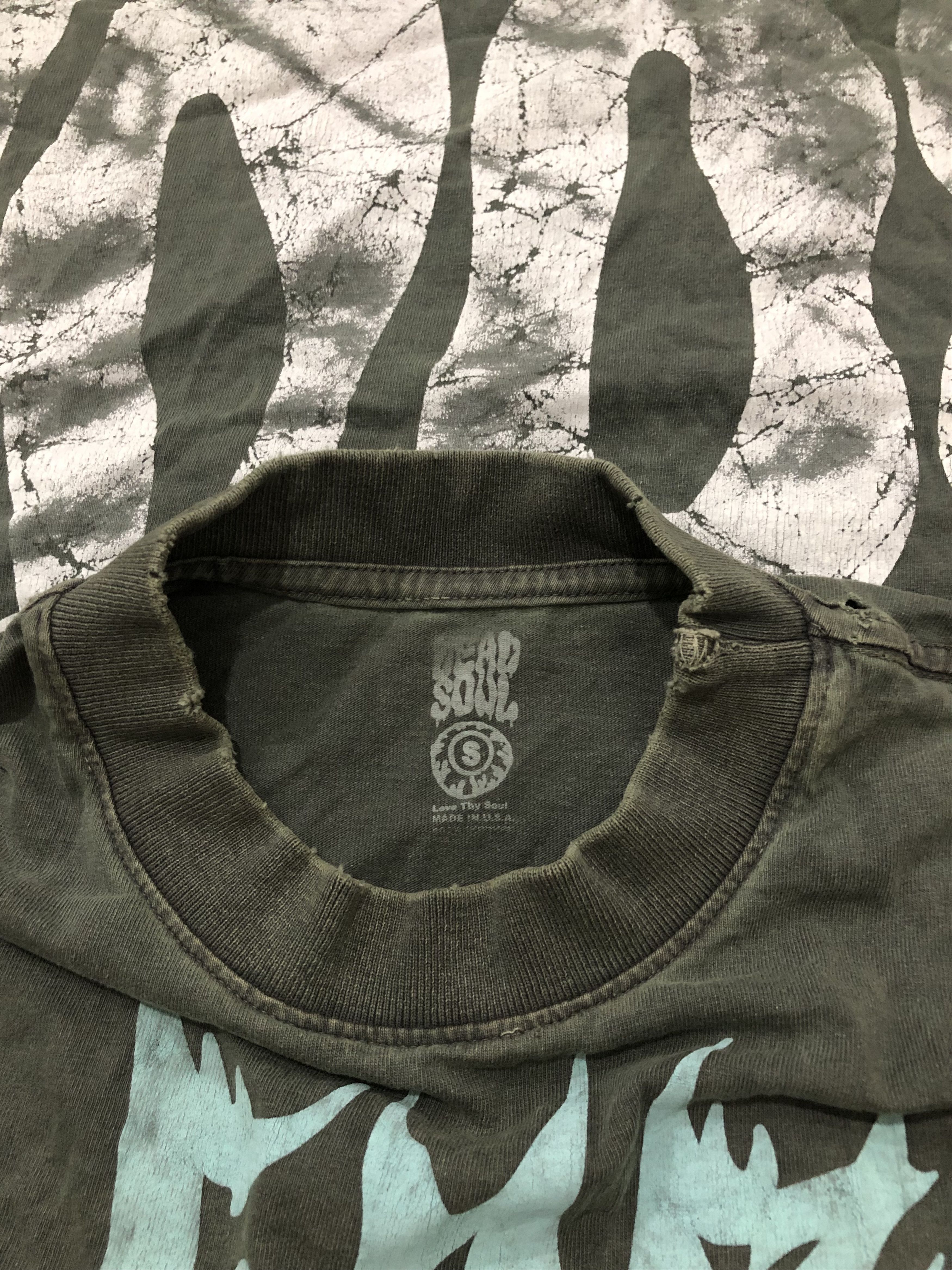Vintage Vintage Distressed Dead Soul T-shirts Size US L / EU 52-54 / 3 - 5 Thumbnail