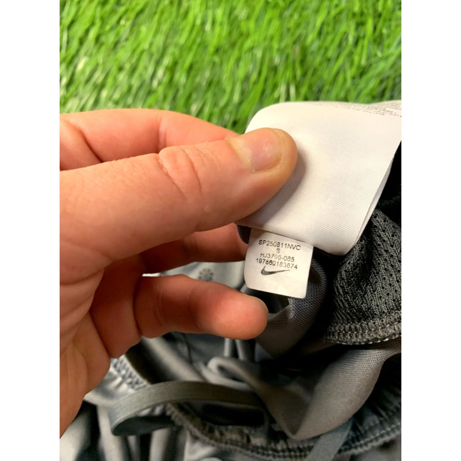 Nike NIKE Dri-FIT Academy ORIGINAL 2025 MEN Football Slim Shorts S Gray and White Nike Dri-FIT Academy Short Mens Slim Fit Training Summer 2025 Size US 29 - 6 Thumbnail