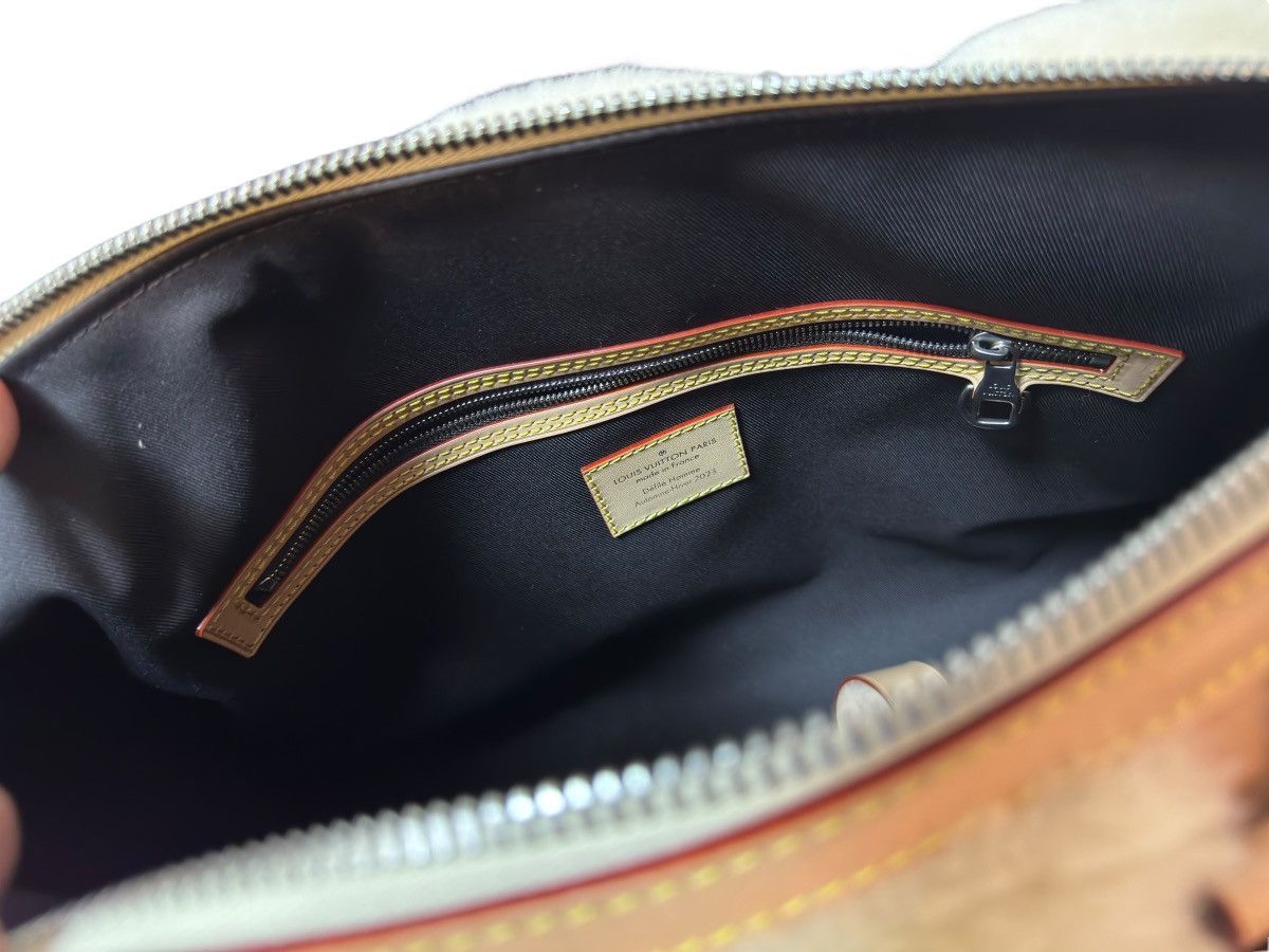 Louis Vuitton Louis Vuitton Mink Keepall Bandoulière 50 (Shearling) Duffle Size ONE SIZE - 16 Thumbnail