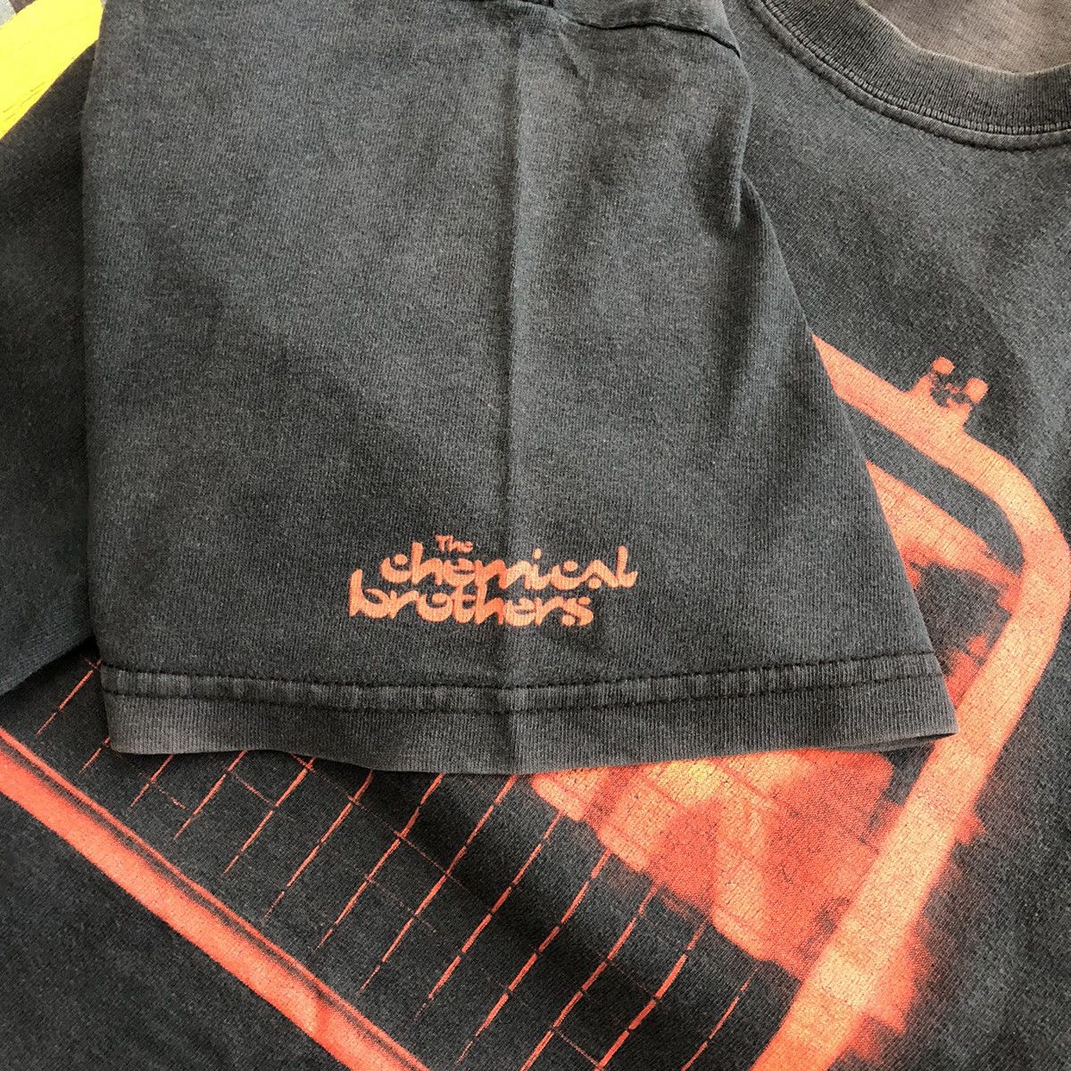 Gildan Distressed The Chemical Brothers "Don't Think" Album T-Shirt Size US L / EU 52-54 / 3 - 6 Thumbnail