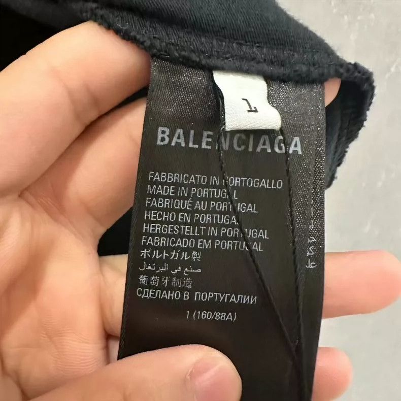 Balenciaga Balenciaga Rock Printed Fire Destruction Letter Logo Short Size US S / EU 44-46 / 1 - 5 Thumbnail