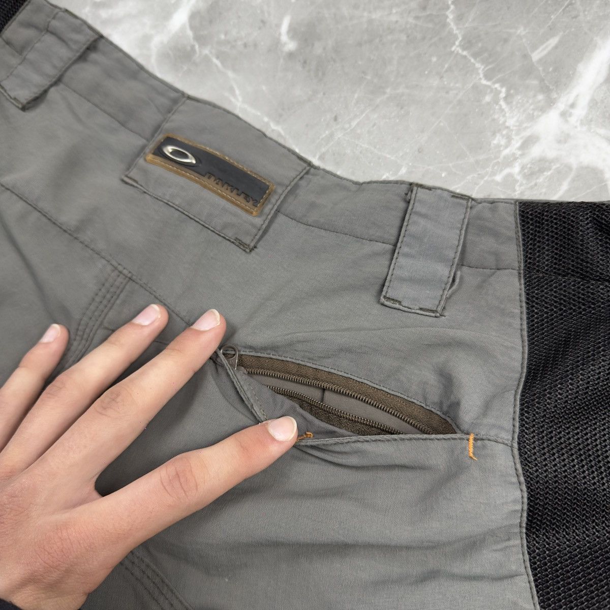 Oakley Vintage Oakley☠️ Red Tab Skeleton Logo Cargo Shorts L Size Size US 34 / EU 50 - 9 Thumbnail