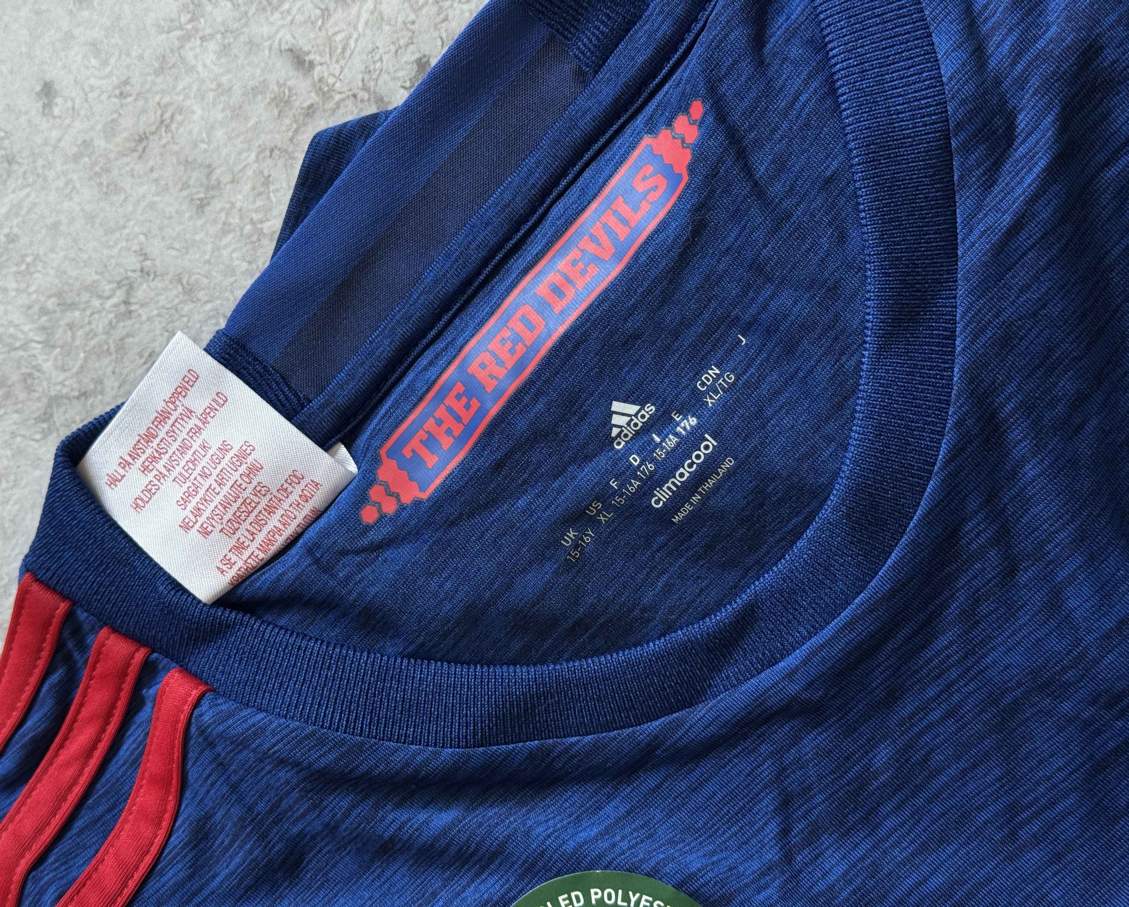 Adidas MANCHESTER UNITED 2016 2017 FOOTBALL SHIRT JERSEY BOYS CHILD Size US XS / EU 42 / 0 - 3 Thumbnail