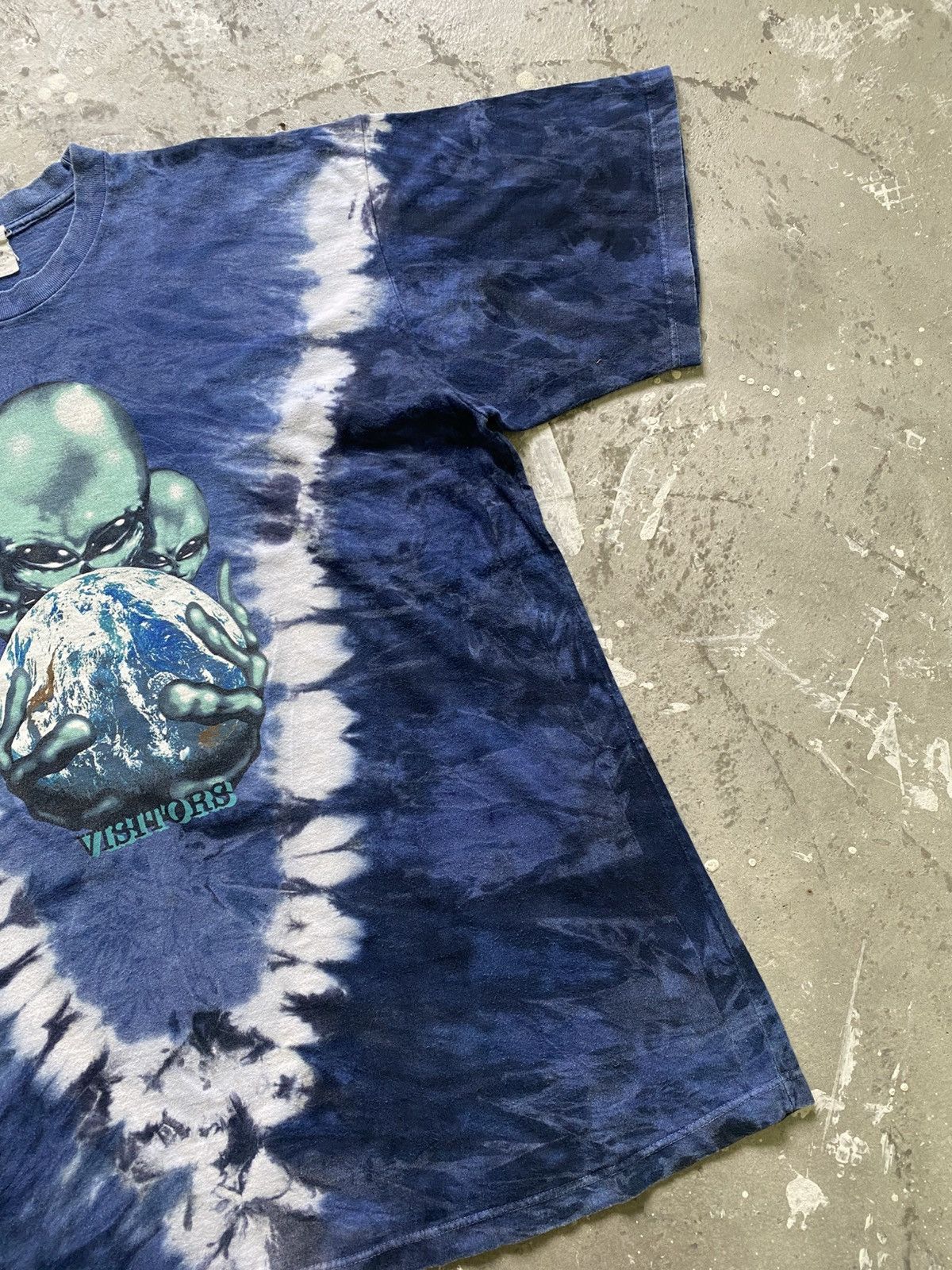 Alien Workshop × Vintage Vintage 90s Alien Visitors Tie Dye Shirt Size US XL / EU 56 / 4 - 5 Thumbnail