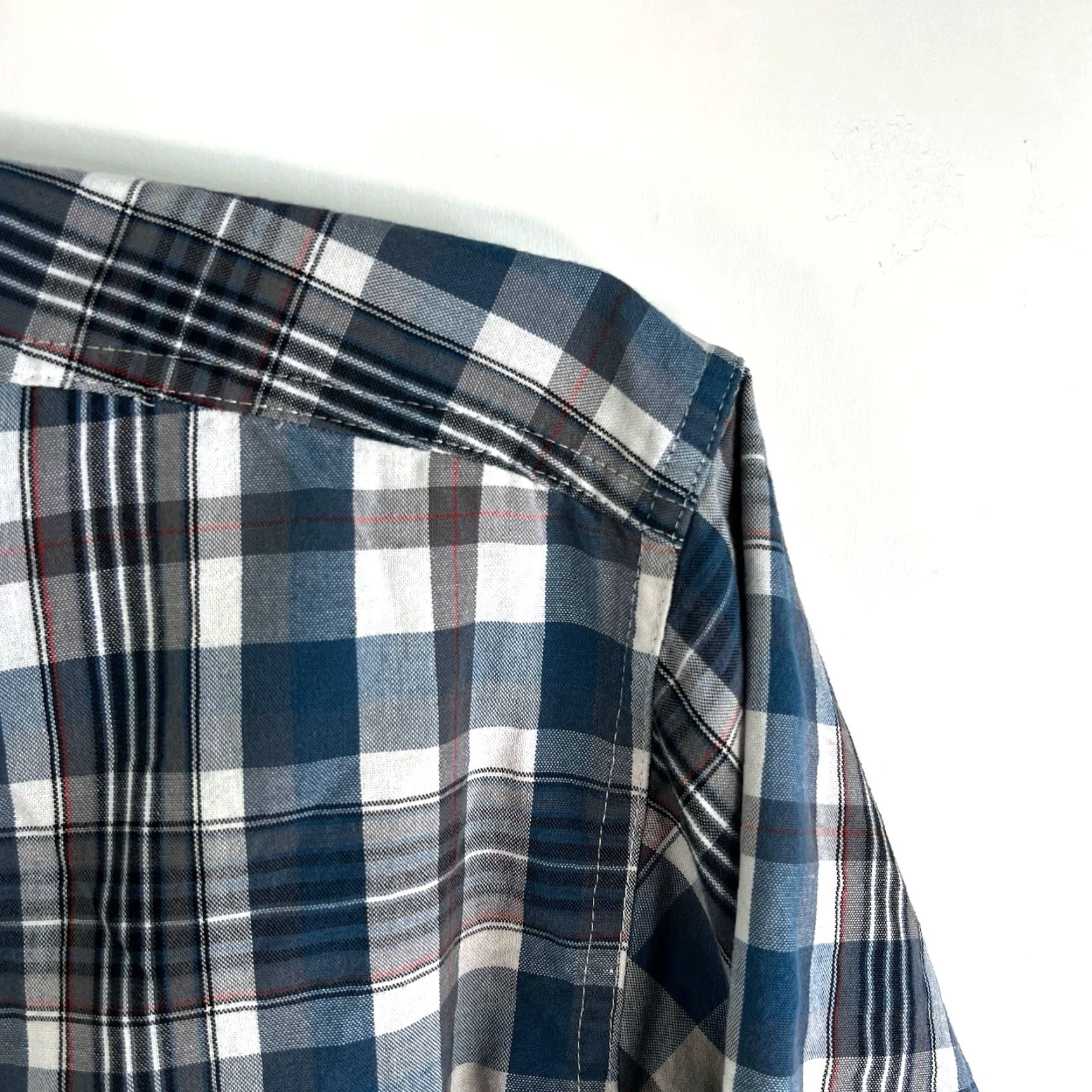 Wrangler VINTAGE? No — Wrangler Rugged Wear Plaid Button-Up Shirt Mens XLT Blue, Cotton Blend, Western Style, Long Sleeve, Pockets, Regular Fit Size US XL / EU 56 / 4 - 2 Thumbnail