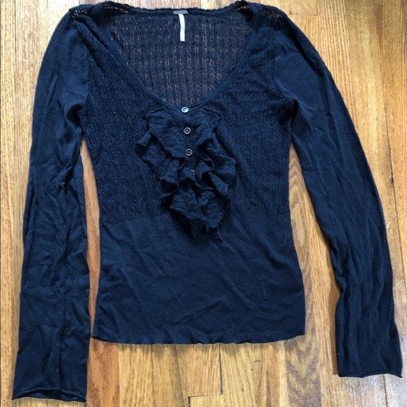 Free People Free People Black Crochet Ruffle Button Sweater L Size L / US 10 / IT 46 - 1 Thumbnail